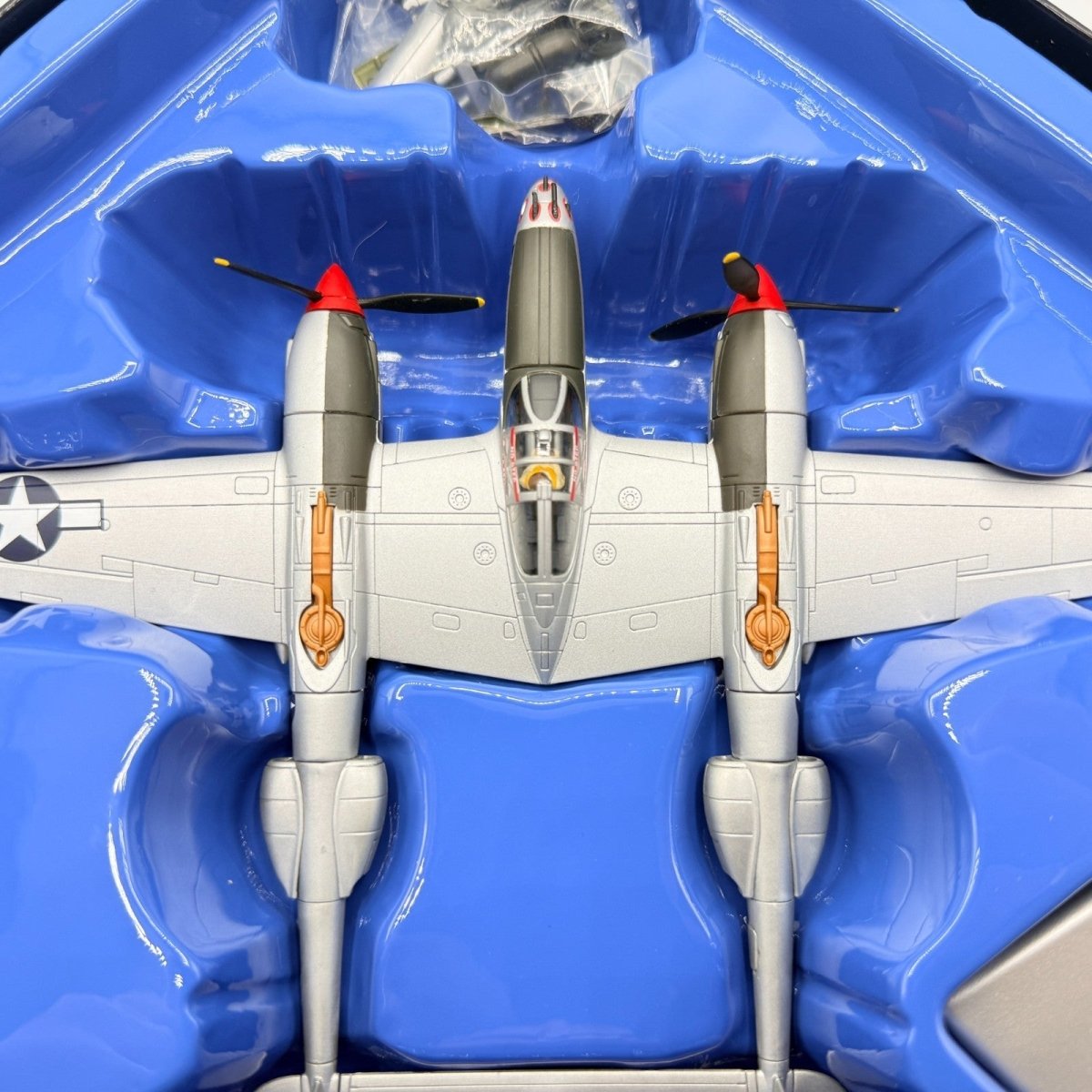 Corgi Aviation Archive 1:72 AA36601 P - 38J Lightning Richard Bong 49th FG 9th FS - Corgi