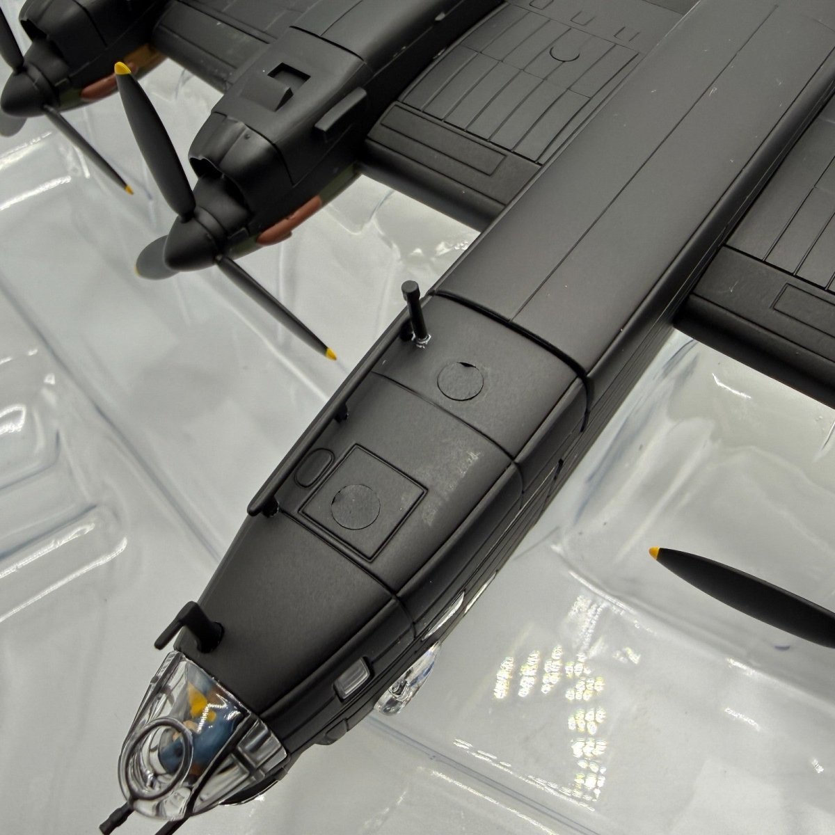 Corgi Aviation Archive 1:72 AA37201 Halifax B.MK.II Series 1, RAF 35 Sqn 1942 - Corgi