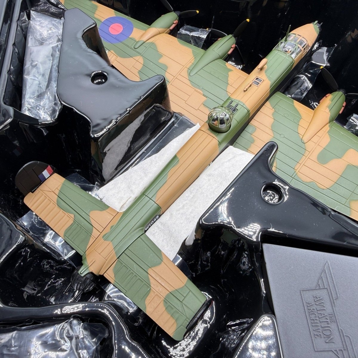 Corgi Aviation Archive 1:72 AA37201 Halifax B.MK.II Series 1, RAF 35 Sqn 1942 - Corgi