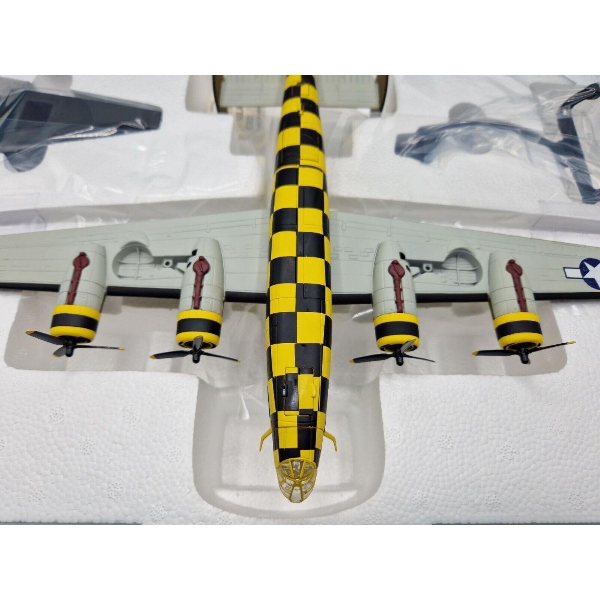 Corgi Aviation Archive 1:72 B - 24D US Liberator "You Cawn't Miss It" AA34007 - Corgi