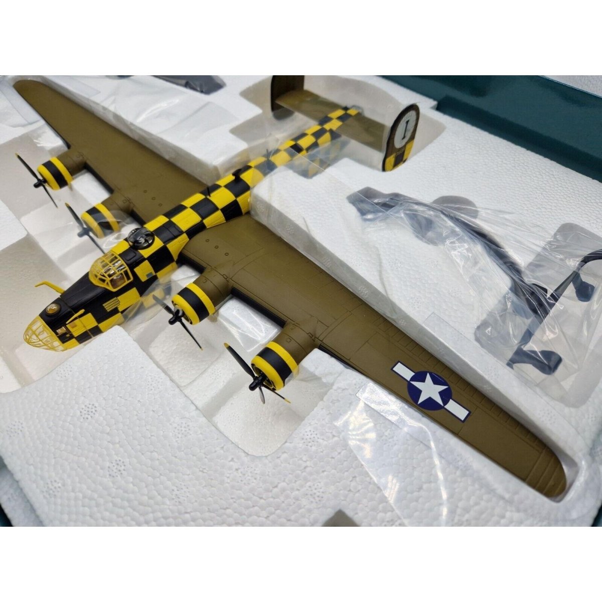 Corgi Aviation Archive 1:72 B - 24D US Liberator "You Cawn't Miss It" AA34007 - Corgi