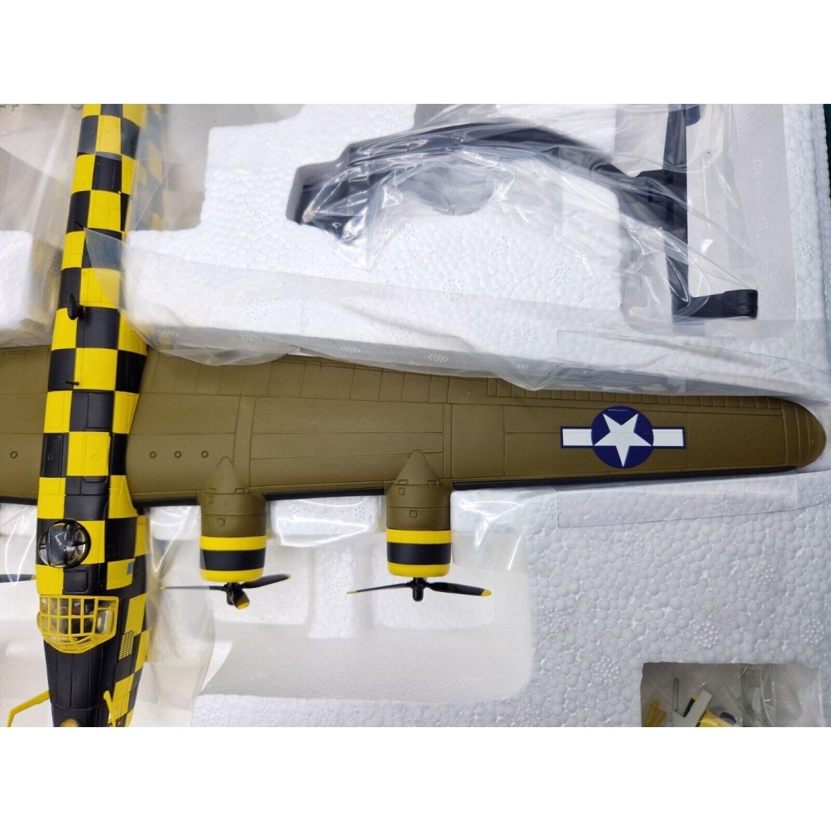 Corgi Aviation Archive 1:72 B - 24D US Liberator "You Cawn't Miss It" AA34007 - Corgi