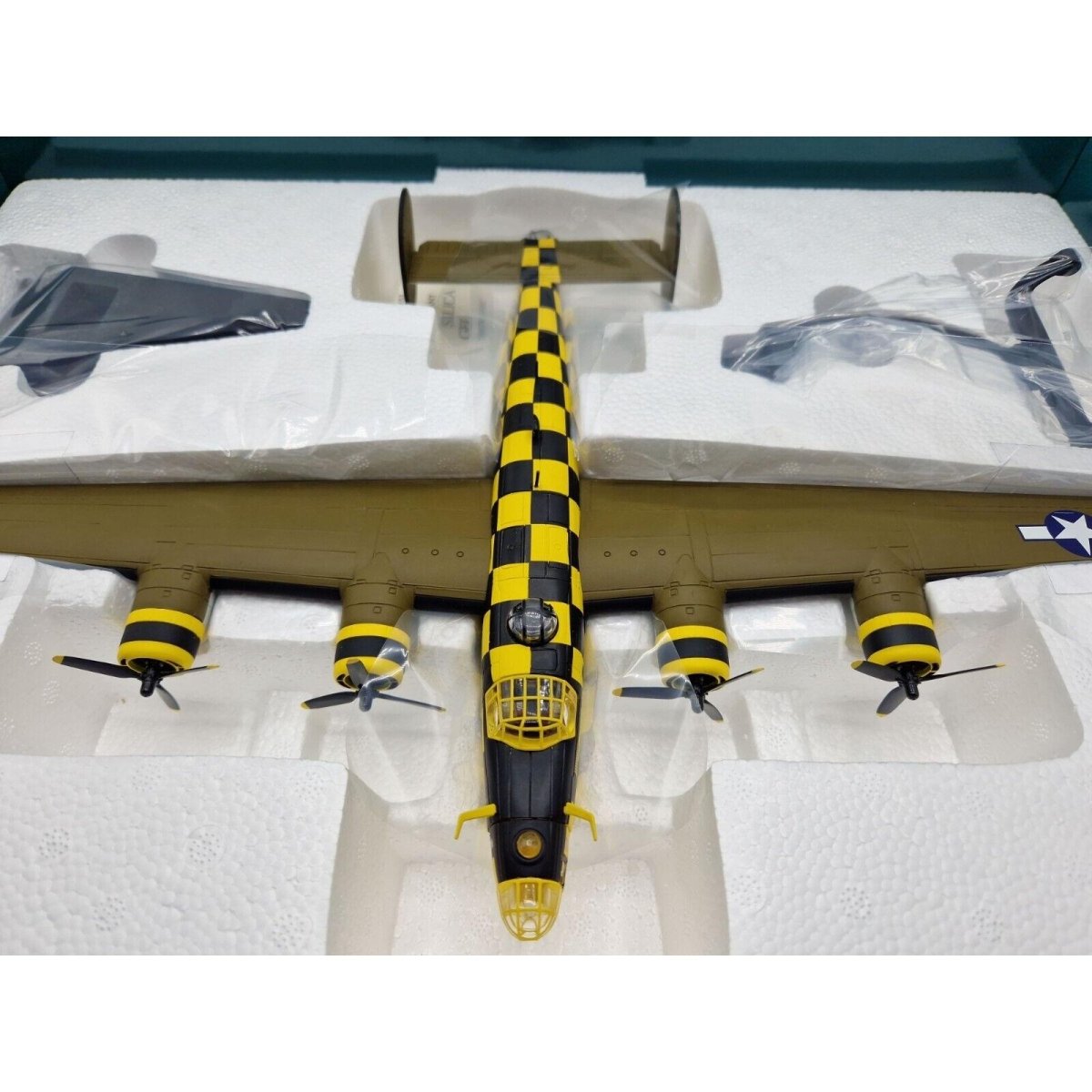 Corgi Aviation Archive 1:72 B - 24D US Liberator "You Cawn't Miss It" AA34007 - Corgi