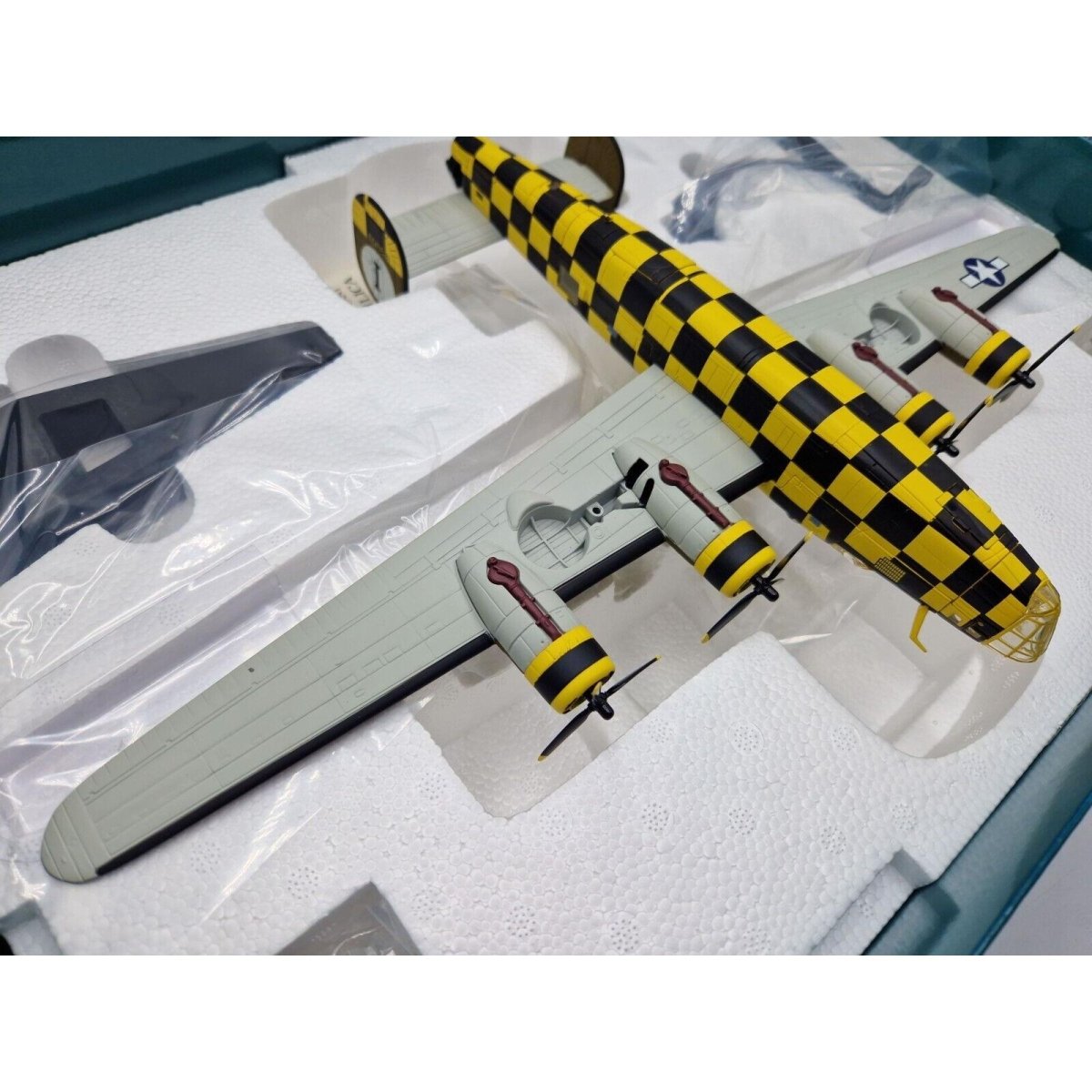 Corgi Aviation Archive 1:72 B - 24D US Liberator "You Cawn't Miss It" AA34007 - Corgi