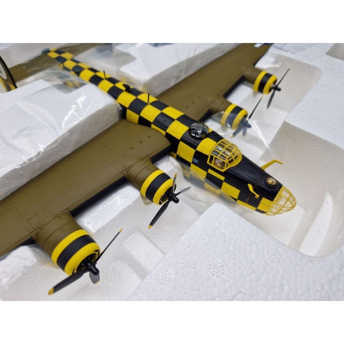 Corgi Aviation Archive 1:72 B - 24D US Liberator "You Cawn't Miss It" AA34007 - Corgi