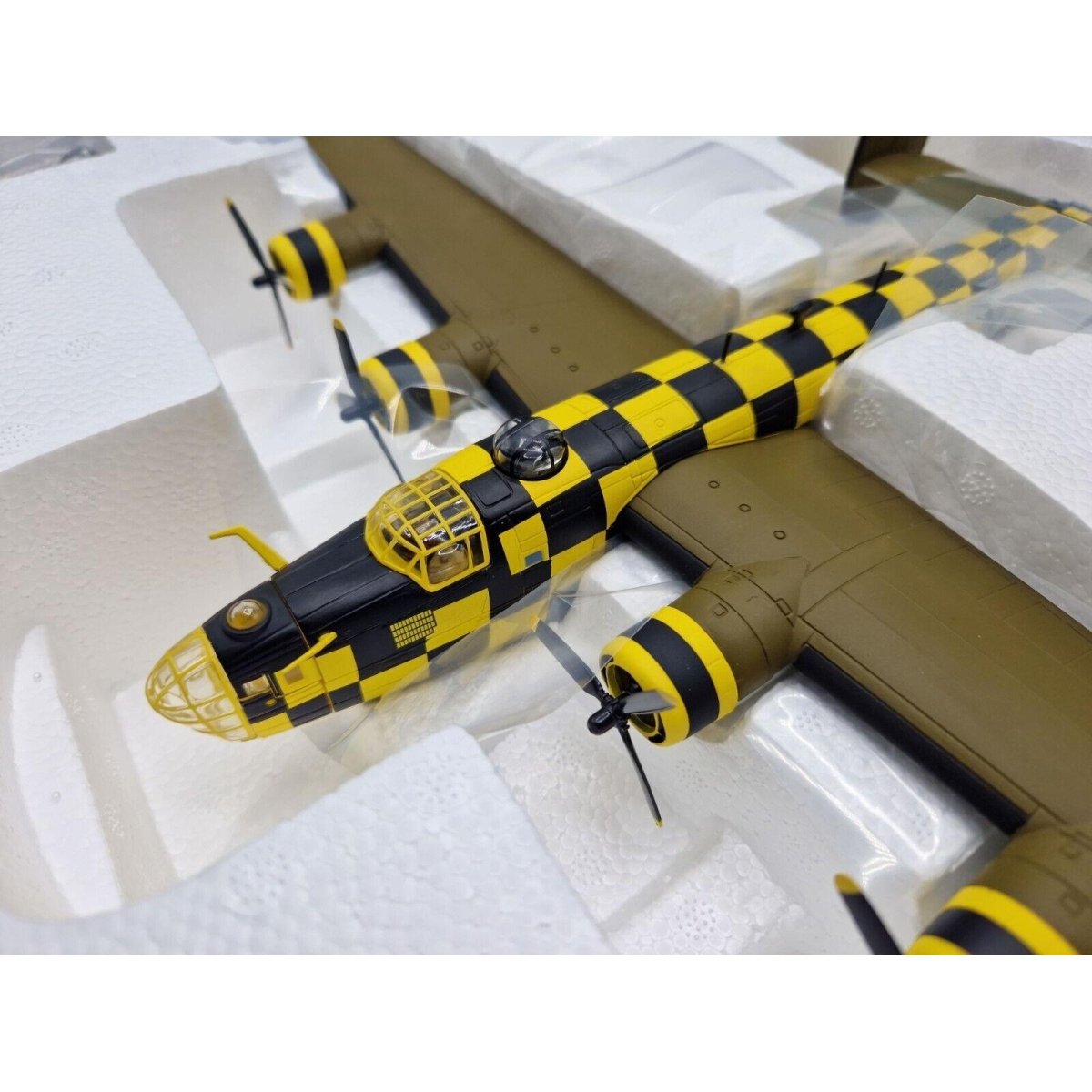 Corgi Aviation Archive 1:72 B - 24D US Liberator "You Cawn't Miss It" AA34007 - Corgi