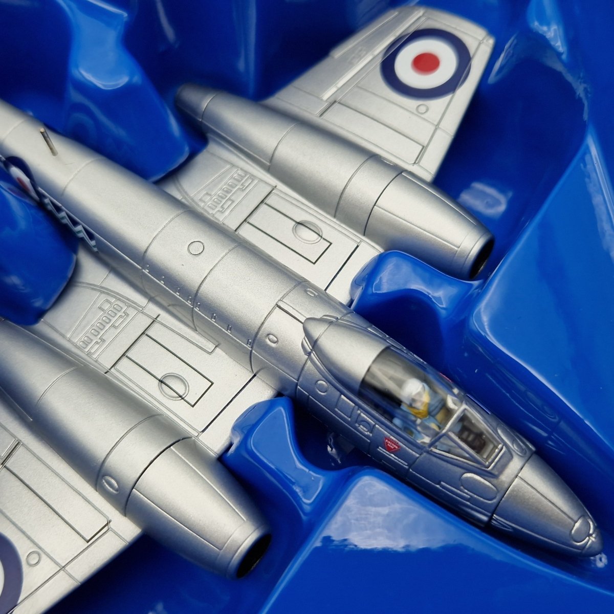 Corgi Aviation Archive 1:72 Gloster Meteor, No 500 Sqn, AA35001 - Corgi