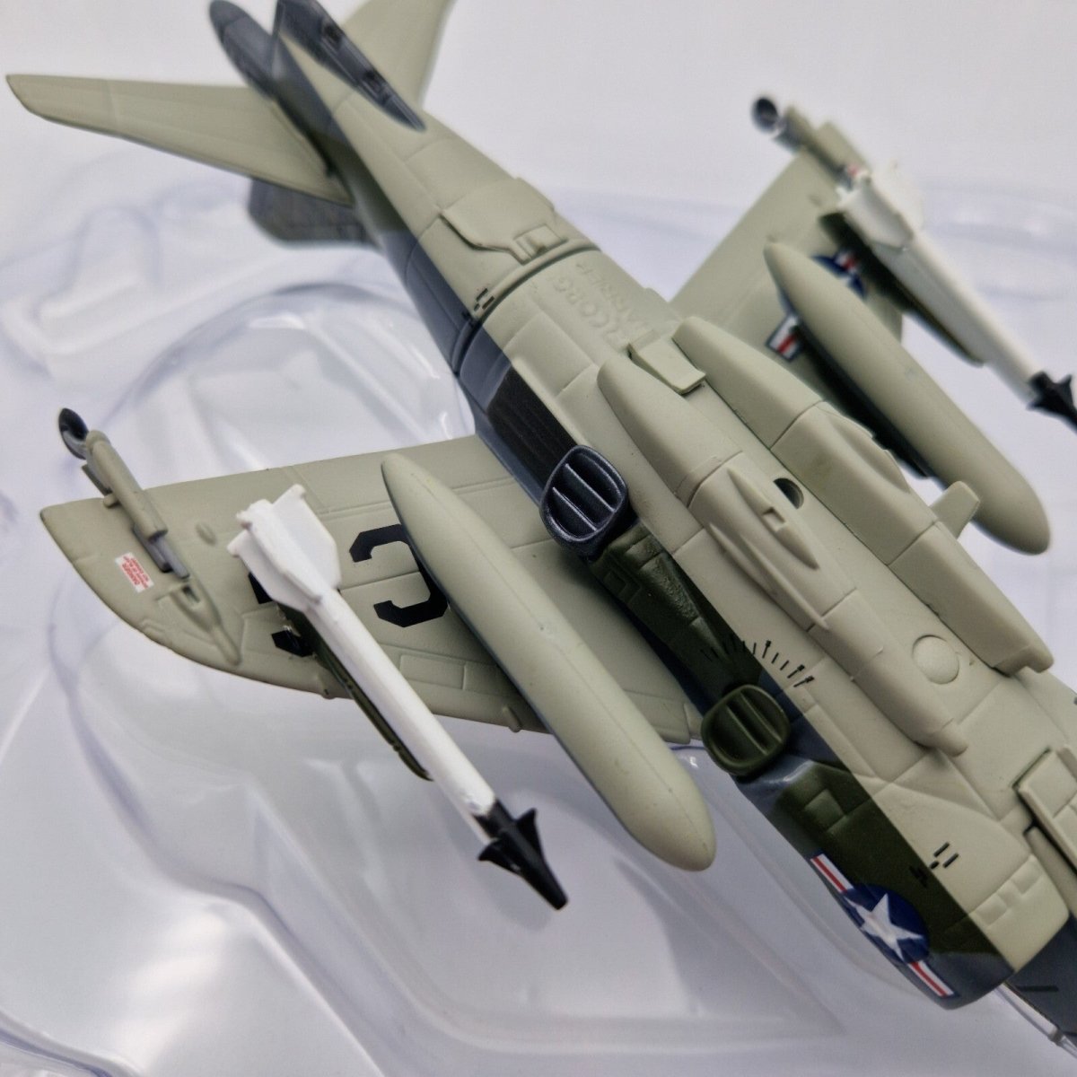 Corgi Aviation Archive 1:72 Hawker Siddeley AV - 8A Harrier, US Marine Corps, Diecast Aircraft AA32403 - Corgi