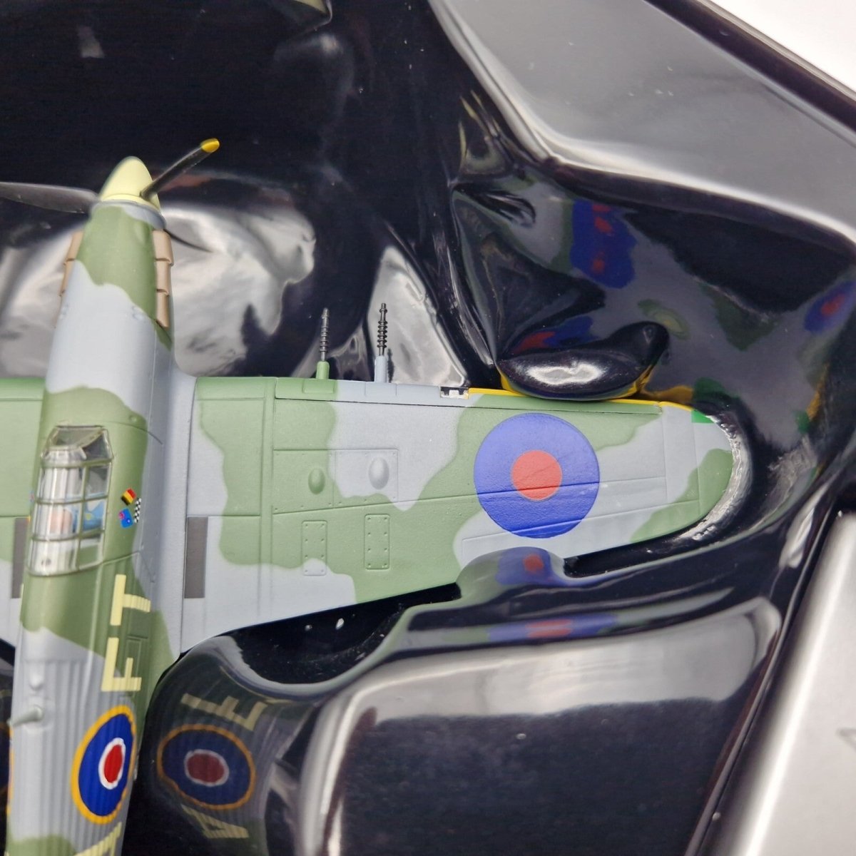 Corgi Aviation Archive 1:72 Hurricane MK.IIC, 43 Sqn RAF, Diecast Model AA39702A - Corgi
