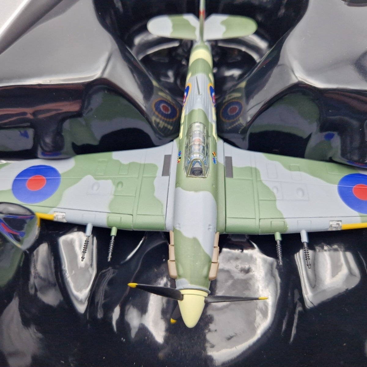 Corgi Aviation Archive 1:72 Hurricane MK.IIC, 43 Sqn RAF, Diecast Model AA39702A - Corgi