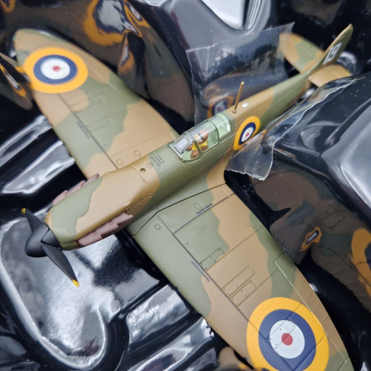 Corgi Aviation Archive 1:72 Spitfire MK1, Sqn Ldr Henry Cozens AA39202 - Corgi
