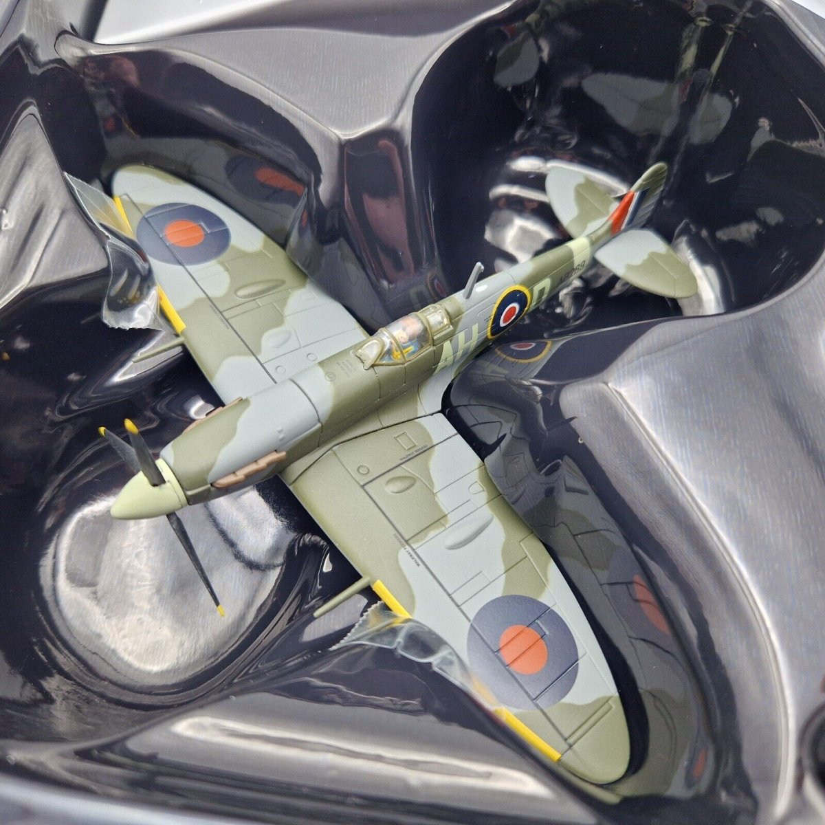 Corgi Aviation Archive 1:72 Spitfire Mk.Vb Per Bergsland 1942 Diecast AA31934B - Corgi