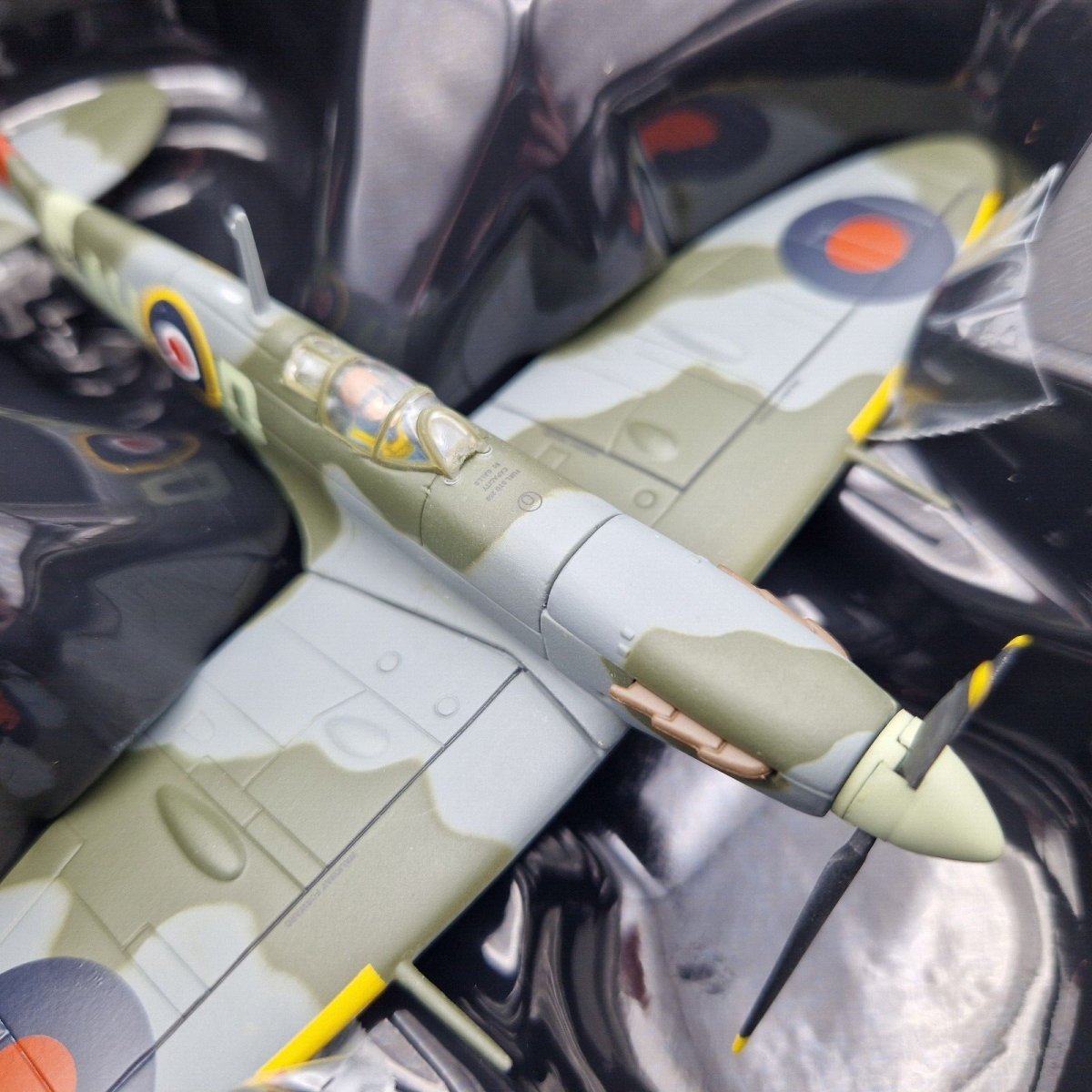 Corgi Aviation Archive 1:72 Spitfire Mk.Vb Per Bergsland 1942 Diecast AA31934B - Corgi