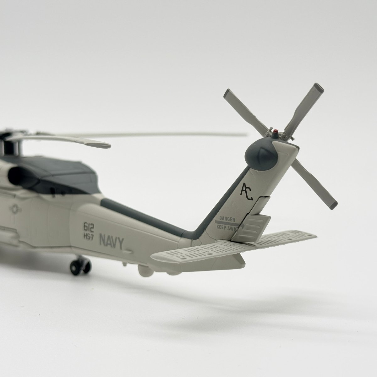 Corgi Aviation US35906 1:72 Sikorsky SH - 60F Ocean Hawk HS - 7 Dusty Dogs - Corgi