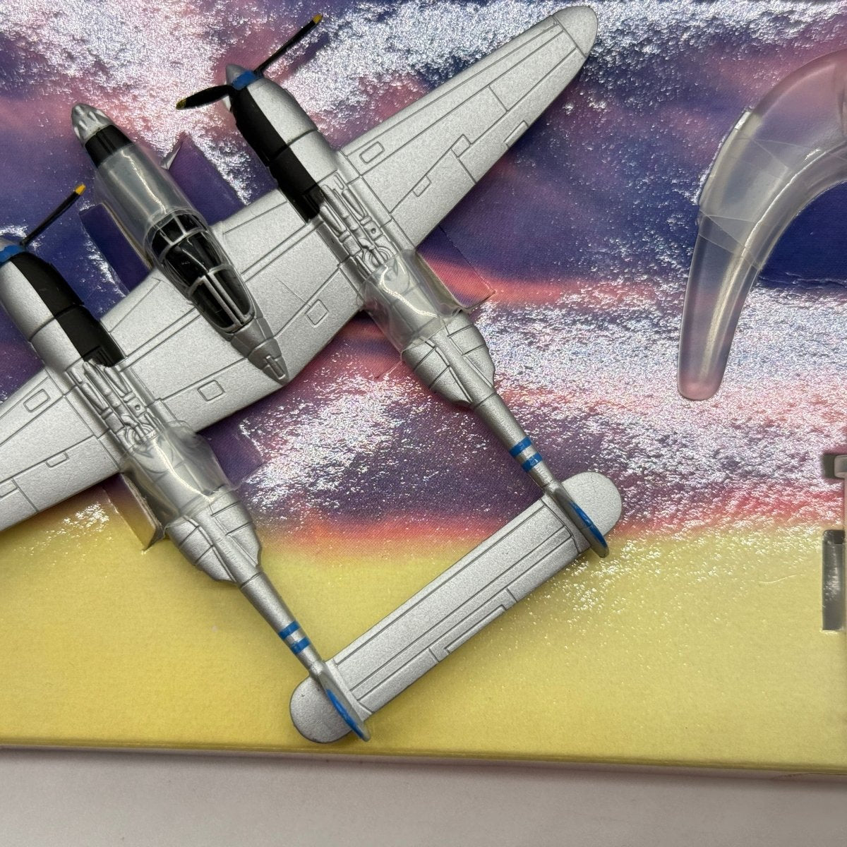 Corgi CS90021 1:147 Lockheed P-38J Lightning Little Eva 433rd FS 475th FG Calvin Wire WWII - Corgi