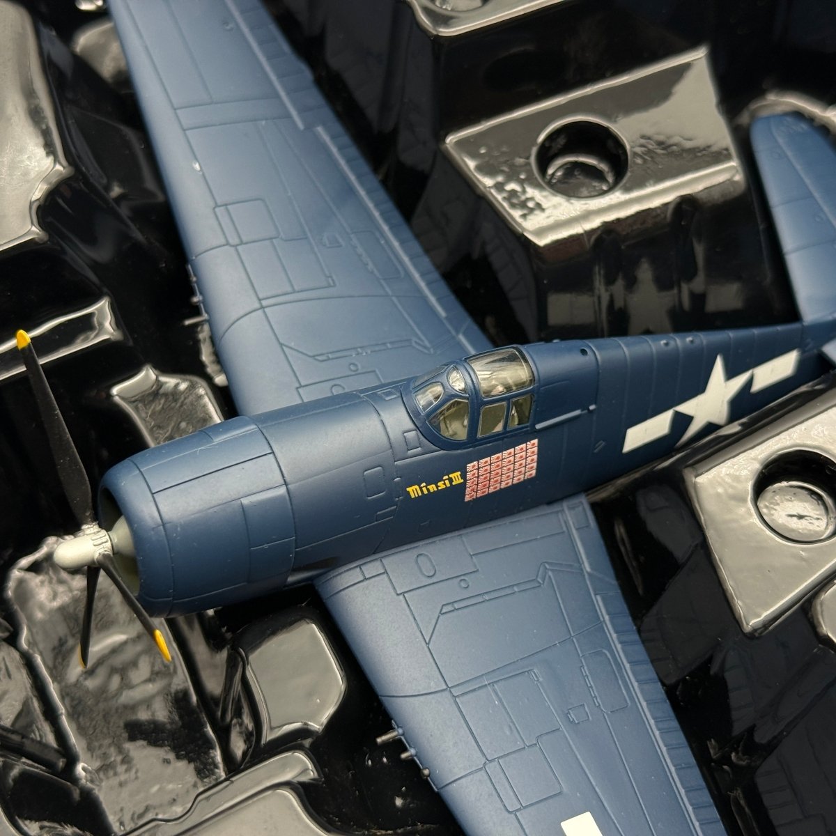 Corgi PR99402 1:72 Grumman F6F-5 Hellcat Minsi III David McCampbell USS Essex 1944 - Corgi