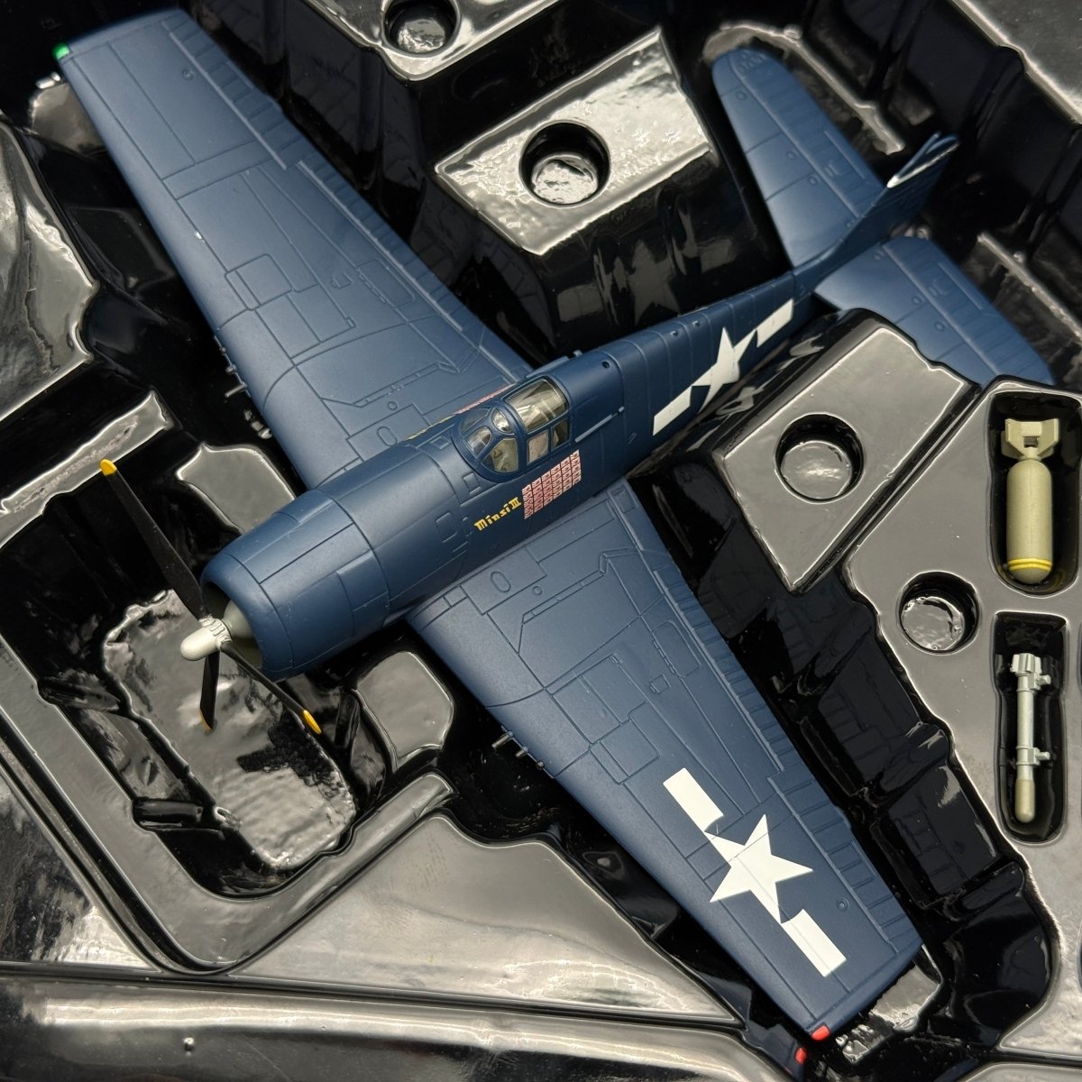 Corgi PR99402 1:72 Grumman F6F-5 Hellcat Minsi III David McCampbell USS Essex 1944 - Corgi