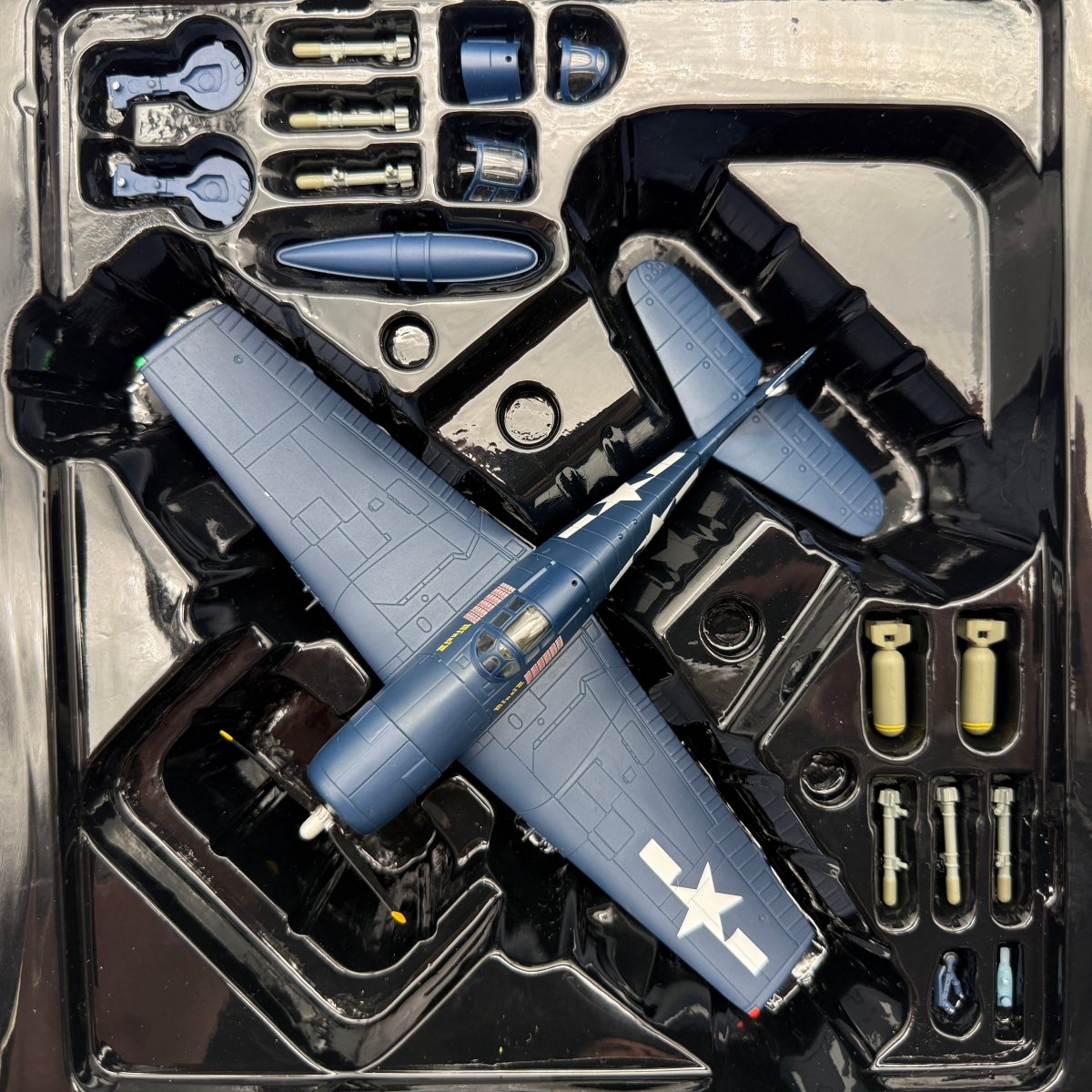 Corgi PR99402 1:72 Grumman F6F-5 Hellcat Minsi III David McCampbell USS Essex 1944 - Corgi