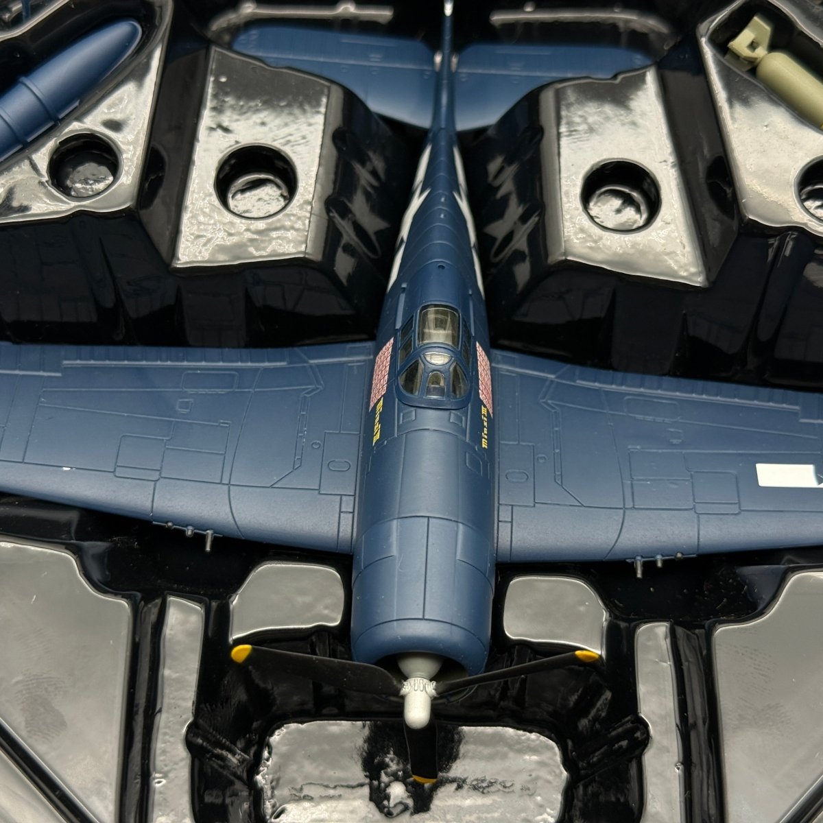 Corgi PR99402 1:72 Grumman F6F-5 Hellcat Minsi III David McCampbell USS Essex 1944 - Corgi