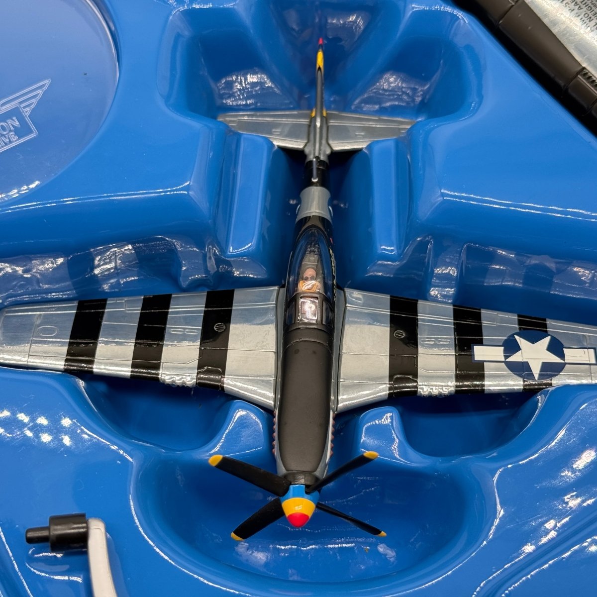 Corgi US32213 1:72 P - 51K Mustang USAAF 348th FG Mrs. Bonnie w/ Nose Art Panel - Corgi