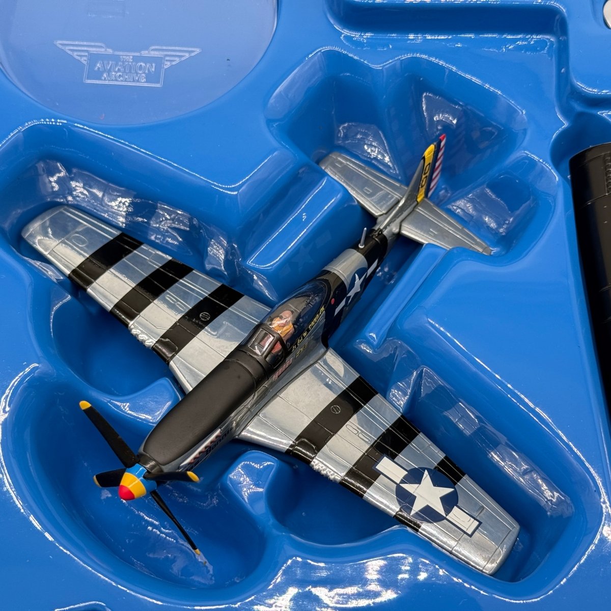 Corgi US32213 1:72 P - 51K Mustang USAAF 348th FG Mrs. Bonnie w/ Nose Art Panel - Corgi