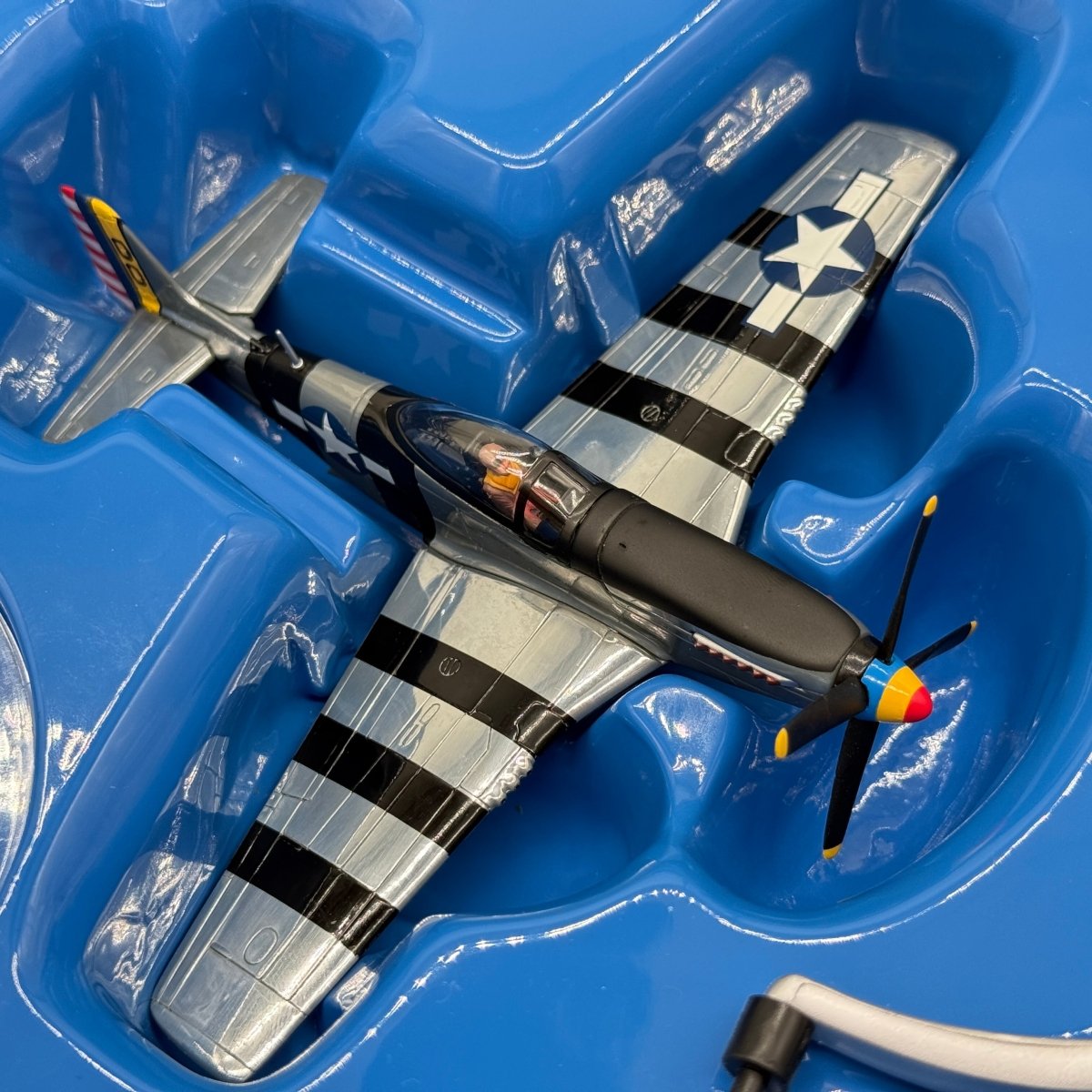 Corgi US32213 1:72 P - 51K Mustang USAAF 348th FG Mrs. Bonnie w/ Nose Art Panel - Corgi