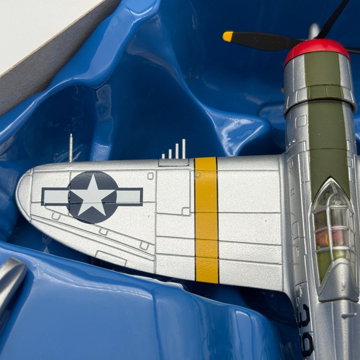 Corgi US33813 1:72 Republic P-47D Thunderbolt White 22 302nd FS 332nd FG Italy 1944 - Corgi