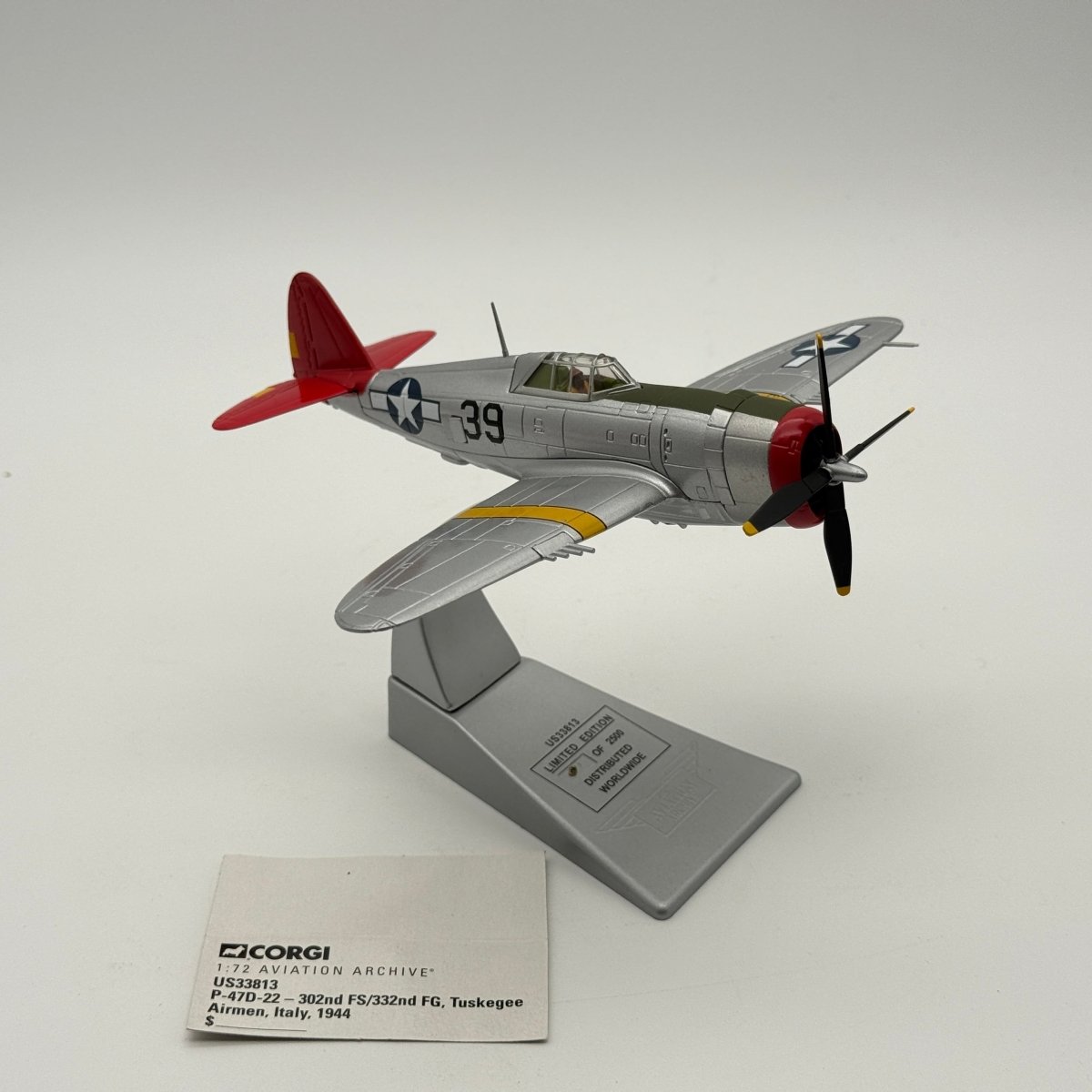 Corgi US33813 1:72 Republic P-47D Thunderbolt White 22 302nd FS 332nd FG Italy 1944 - Corgi
