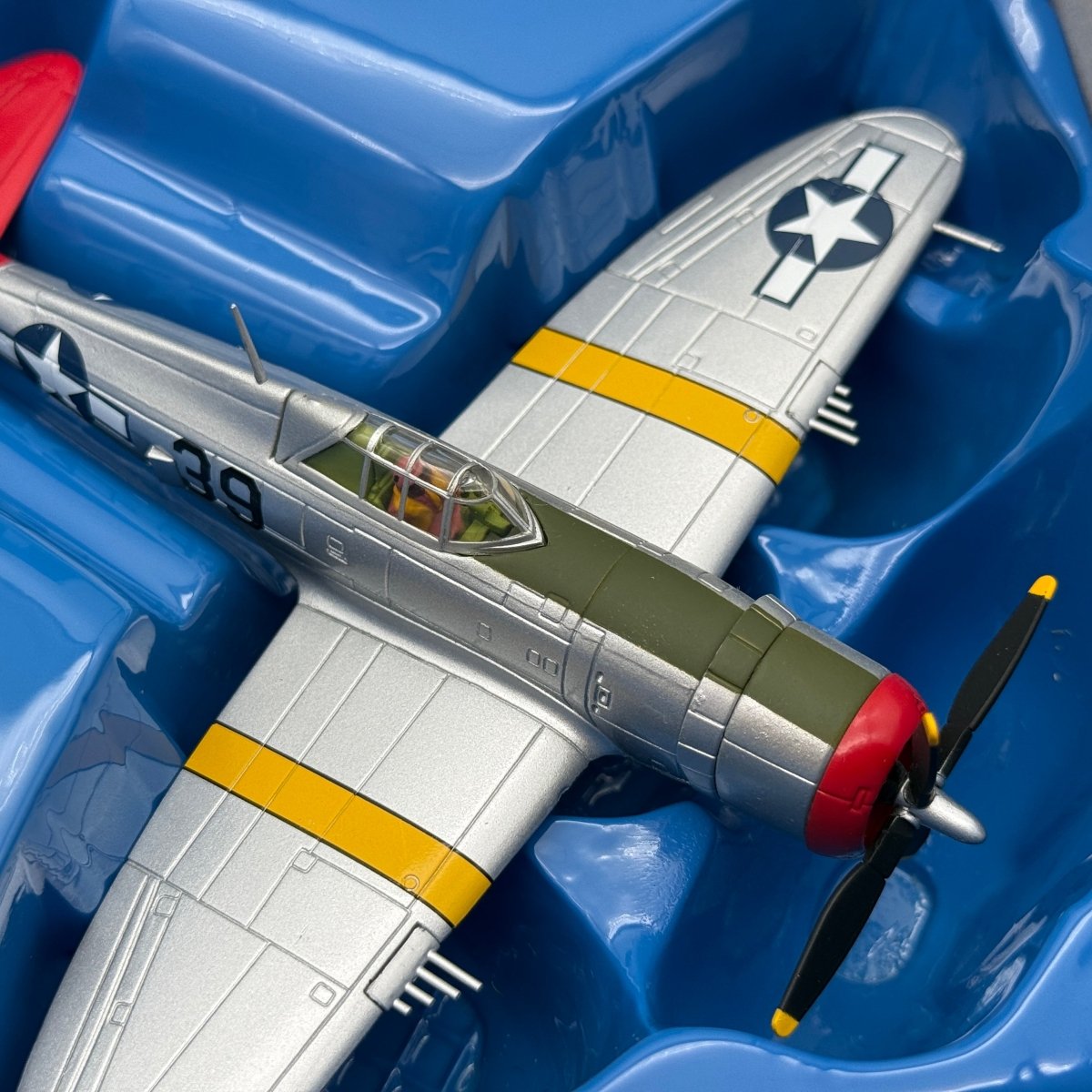 Corgi US33813 1:72 Republic P-47D Thunderbolt White 22 302nd FS 332nd FG Italy 1944 - Corgi