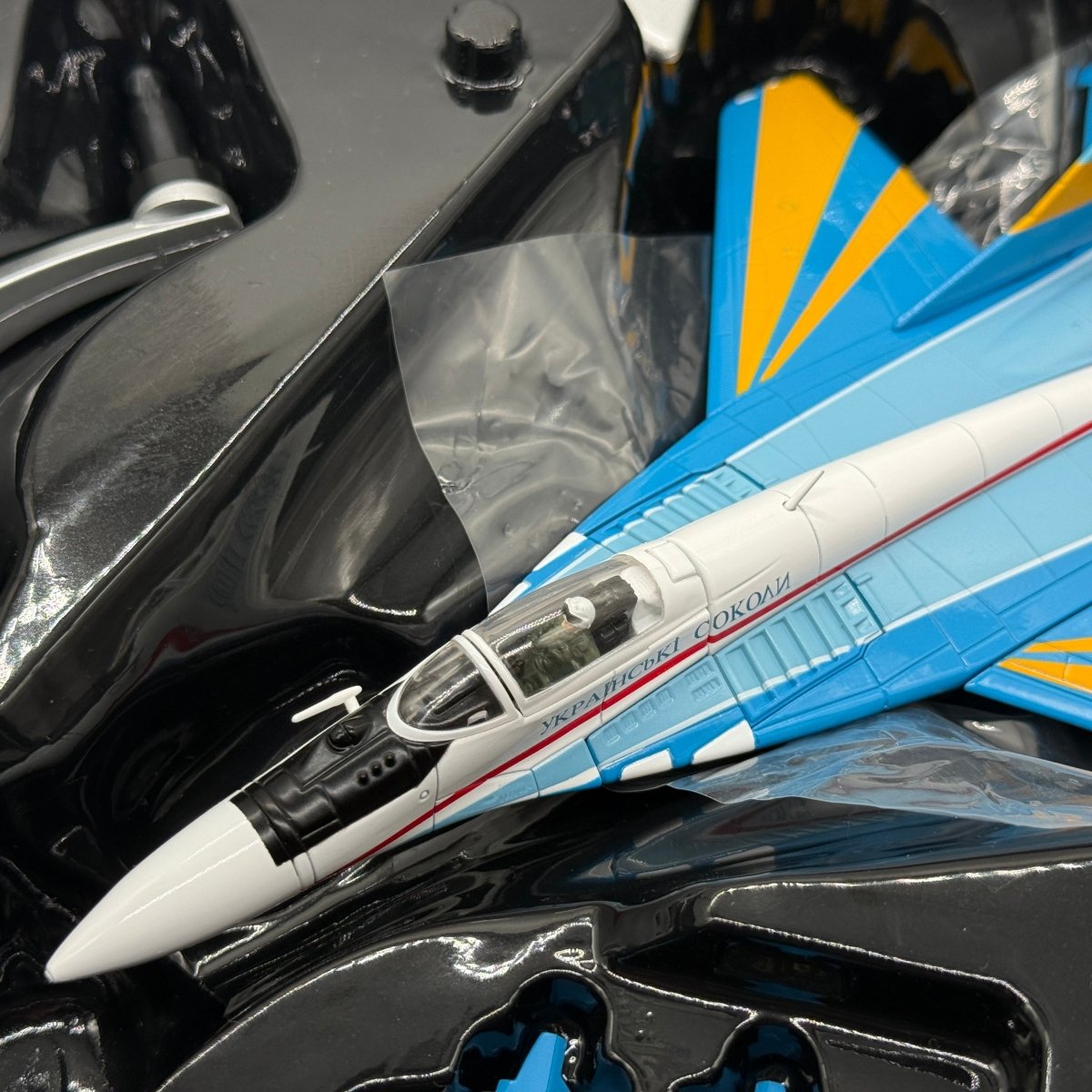 Corgi US37505 1:72 Mikoyan MiG-29 Fulcrum-C Ukrainian Falcons RIAT RAF Fairford 1997 - Corgi