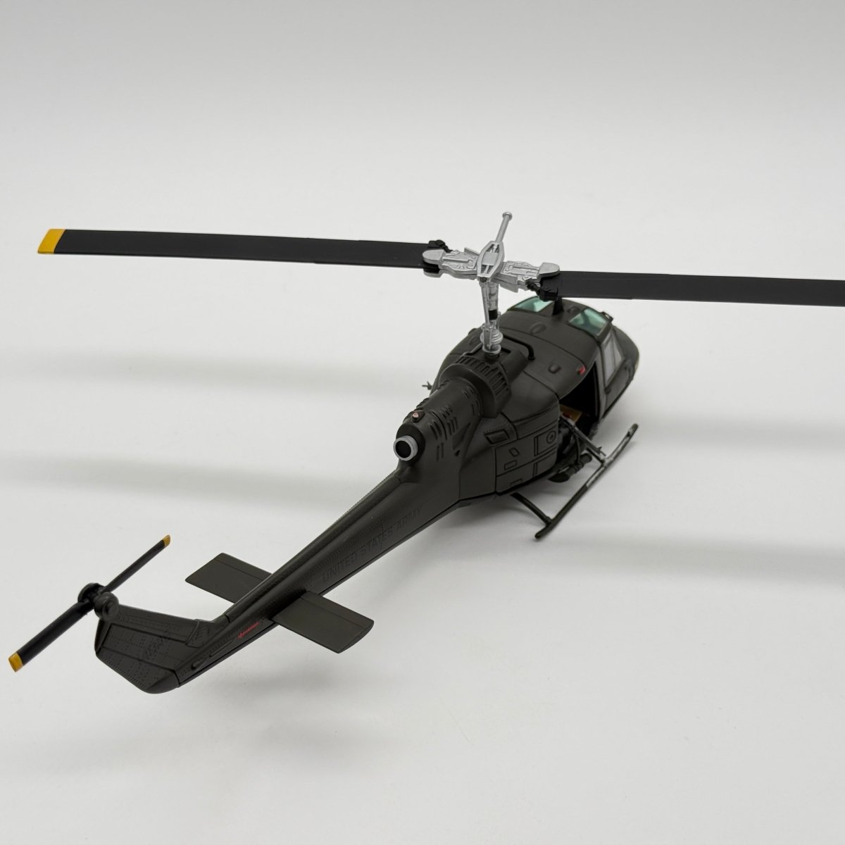 Corgi US50405 1:48 Bell UH-1C Huey Medevac US Army Unsung Heroes Vietnam Series II - Corgi