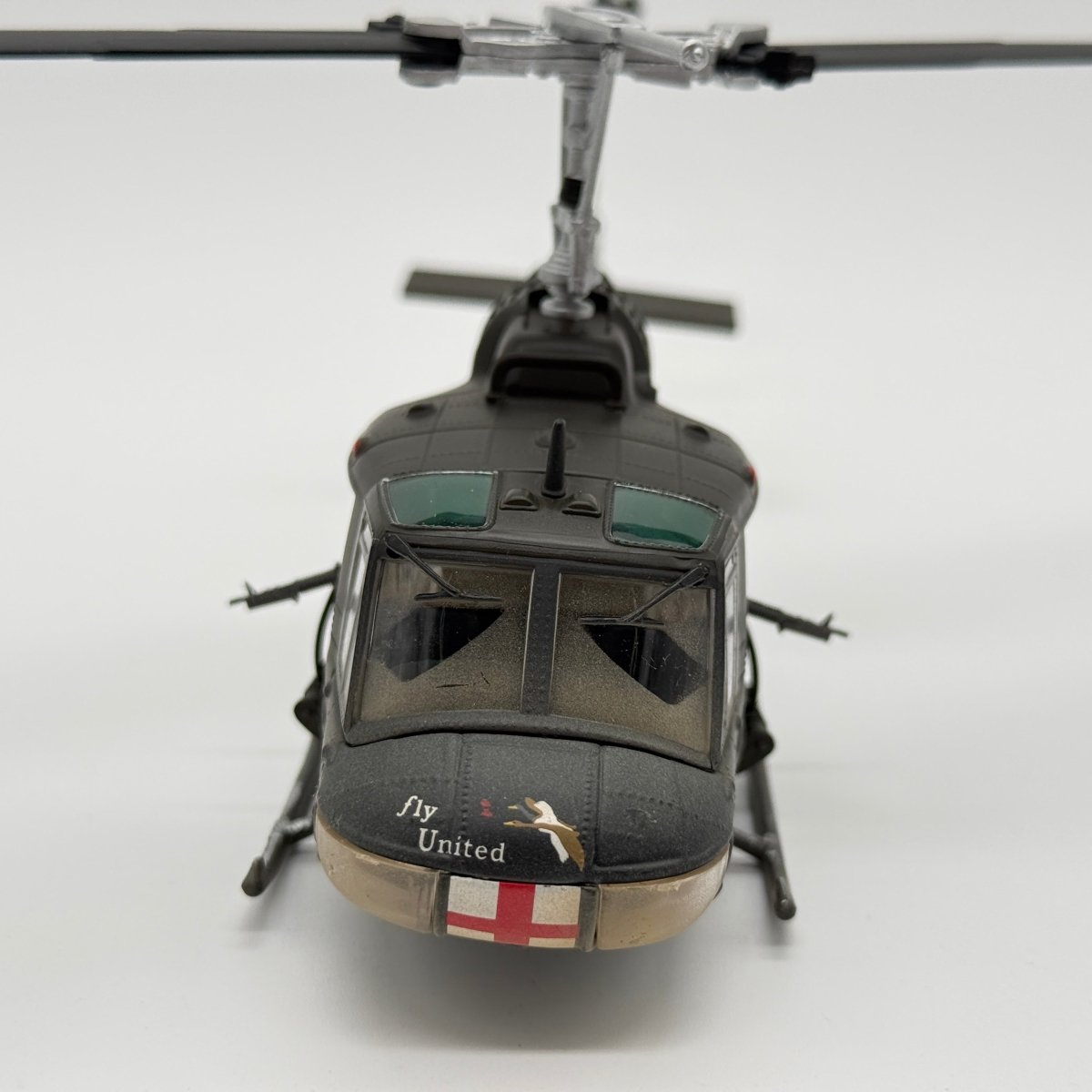 Corgi US50405 1:48 Bell UH-1C Huey Medevac US Army Unsung Heroes Vietnam Series II - Corgi