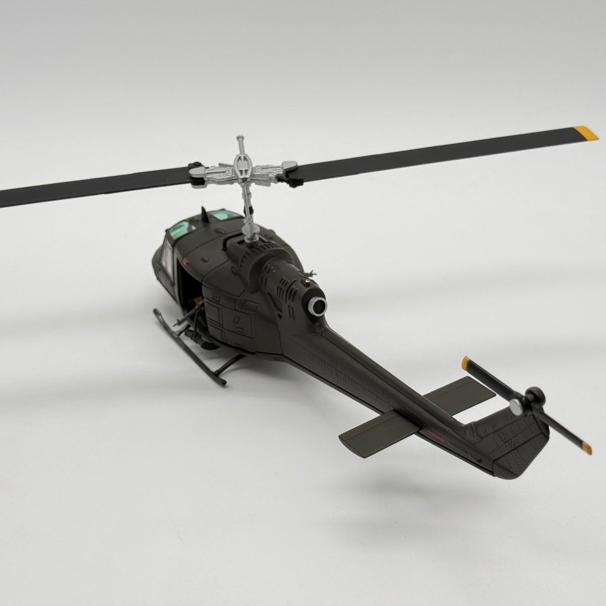 Corgi US50405 1:48 Bell UH-1C Huey Medevac US Army Unsung Heroes Vietnam Series II - Corgi