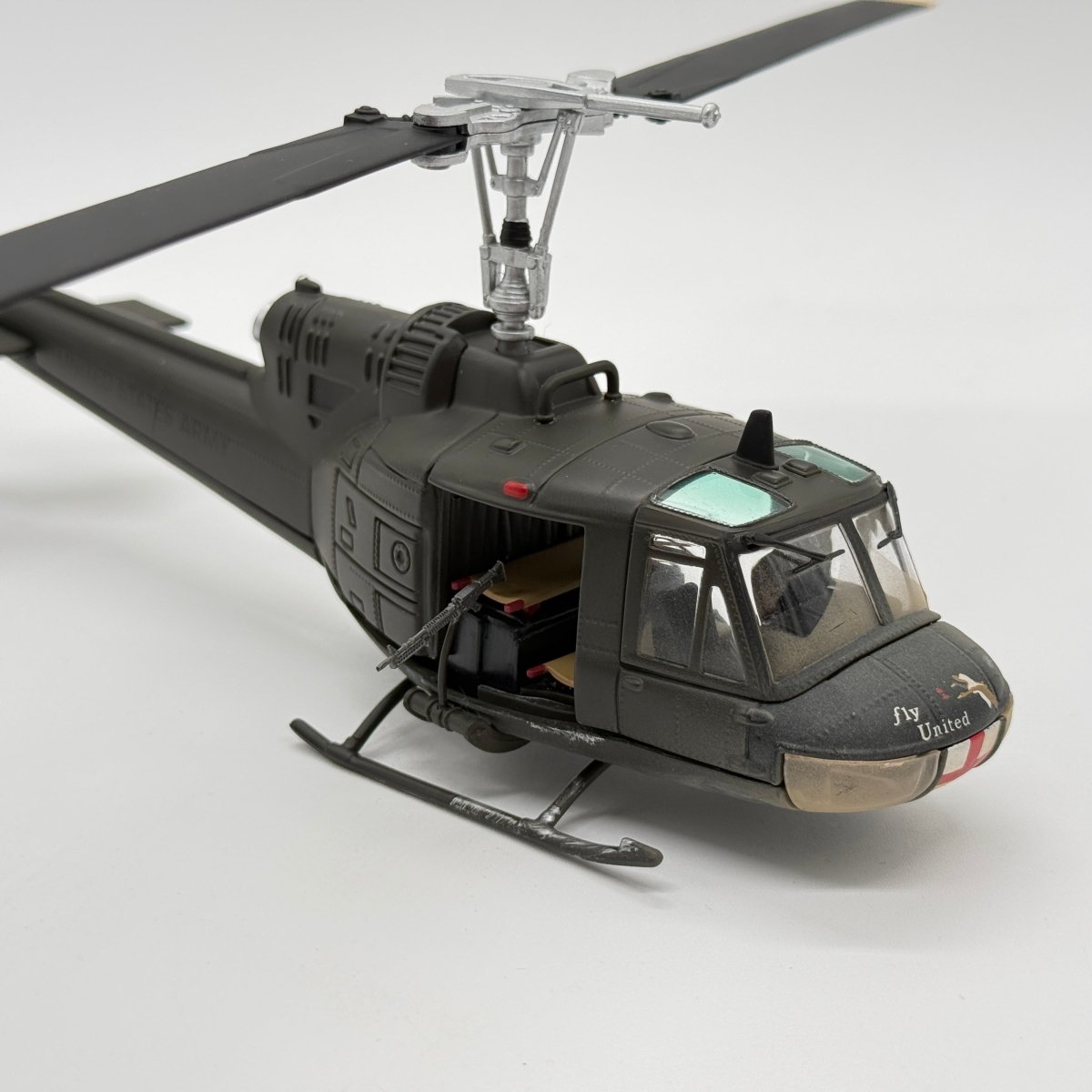 Corgi US50405 1:48 Bell UH-1C Huey Medevac US Army Unsung Heroes Vietnam Series II - Corgi