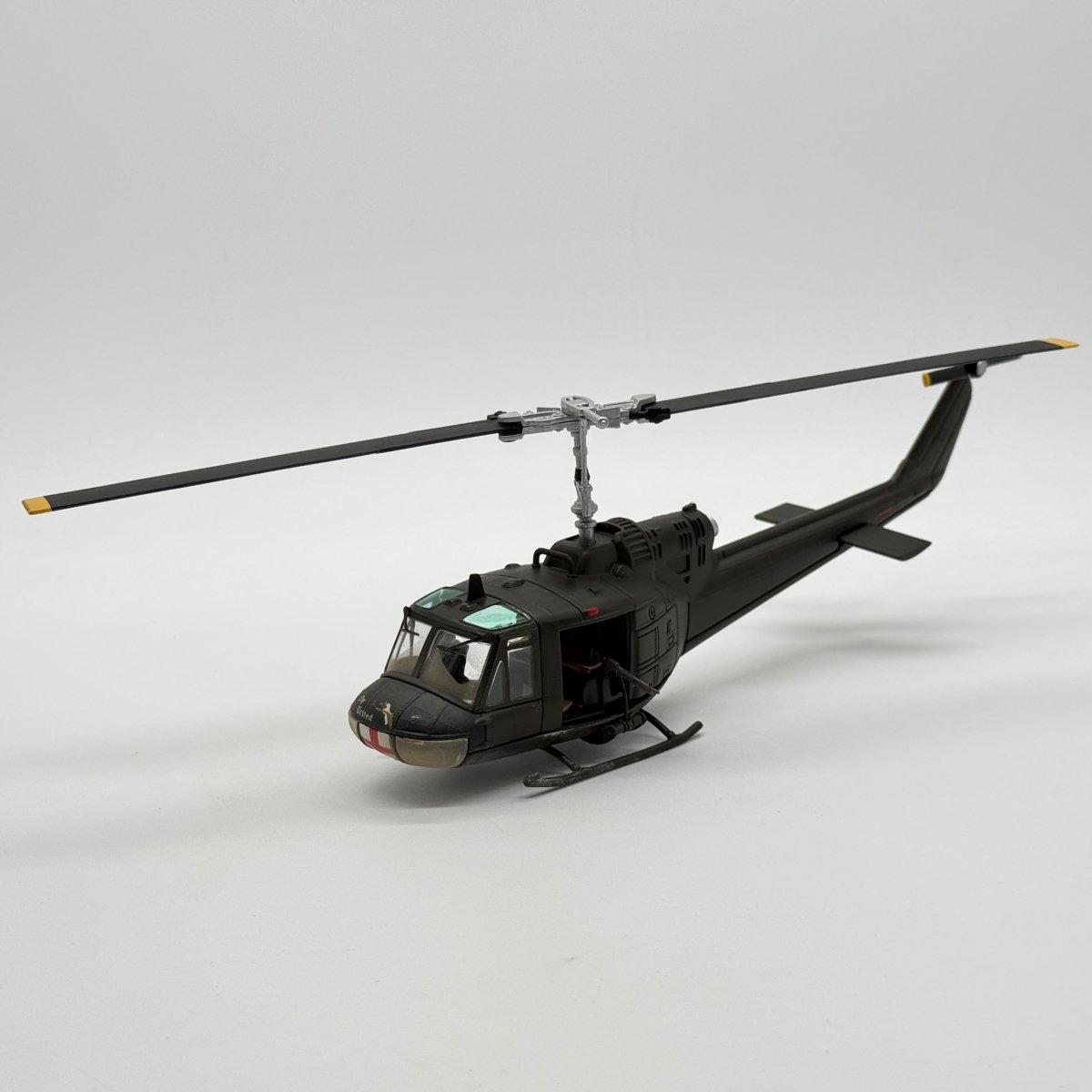 Corgi US50405 1:48 Bell UH-1C Huey Medevac US Army Unsung Heroes Vietnam Series II - Corgi