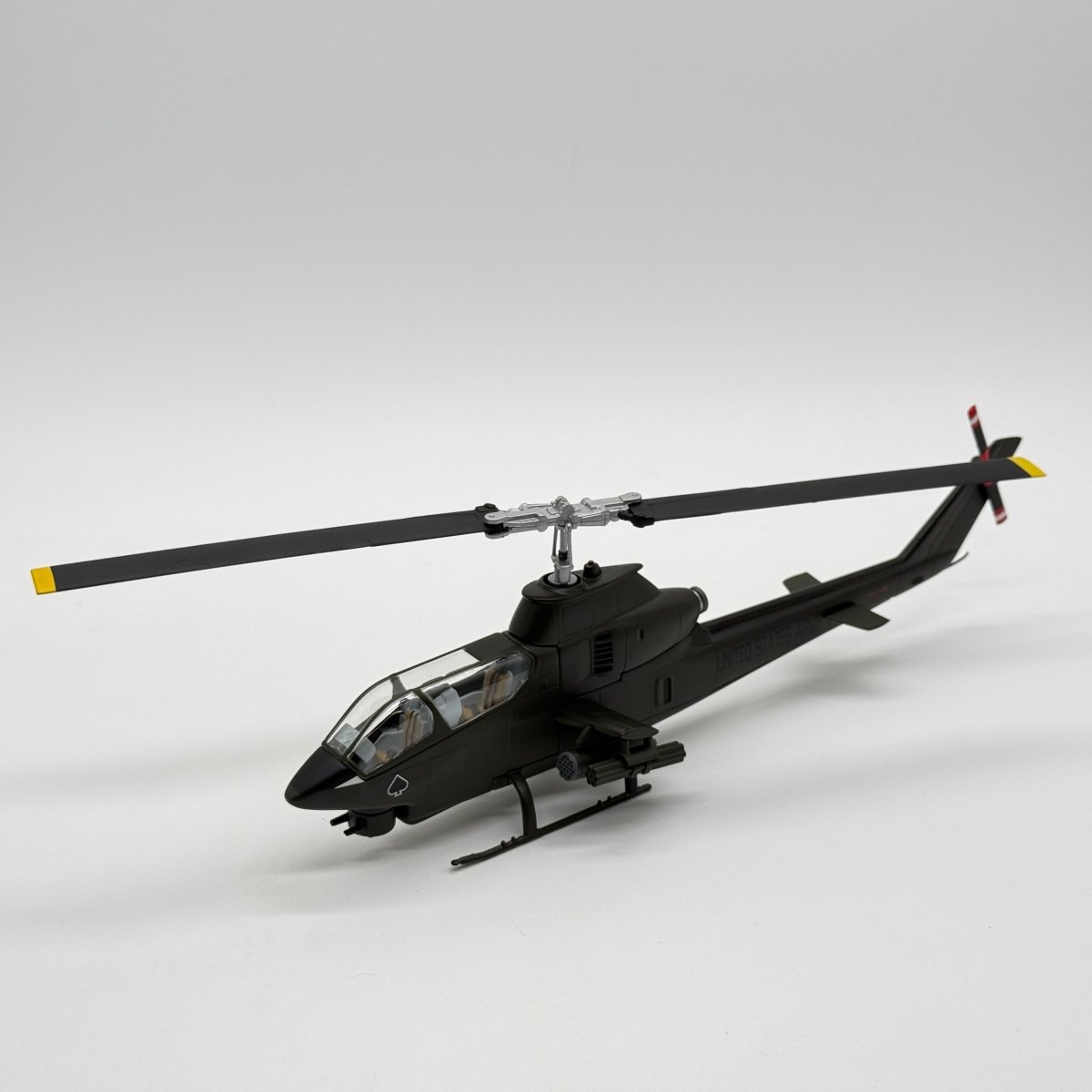 Corgi US51203 1:48 Bell AH-1G Cobra US Army 4th Aviation Battalion Gambler Guns Vietnam - Corgi