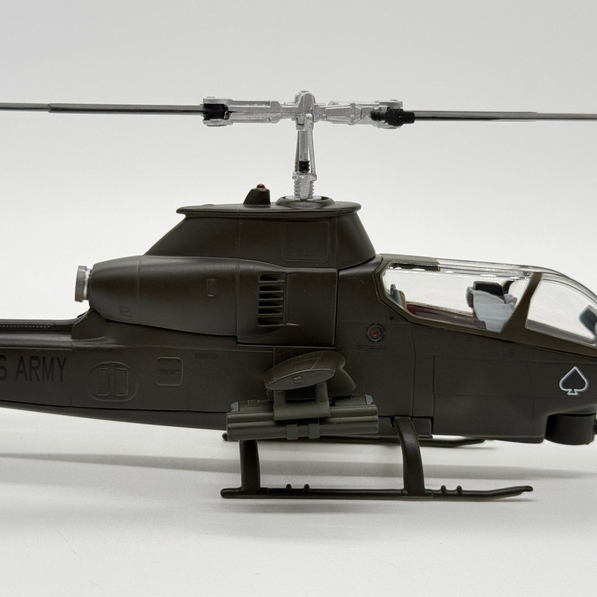 Corgi US51203 1:48 Bell AH-1G Cobra US Army 4th Aviation Battalion Gambler Guns Vietnam - Corgi