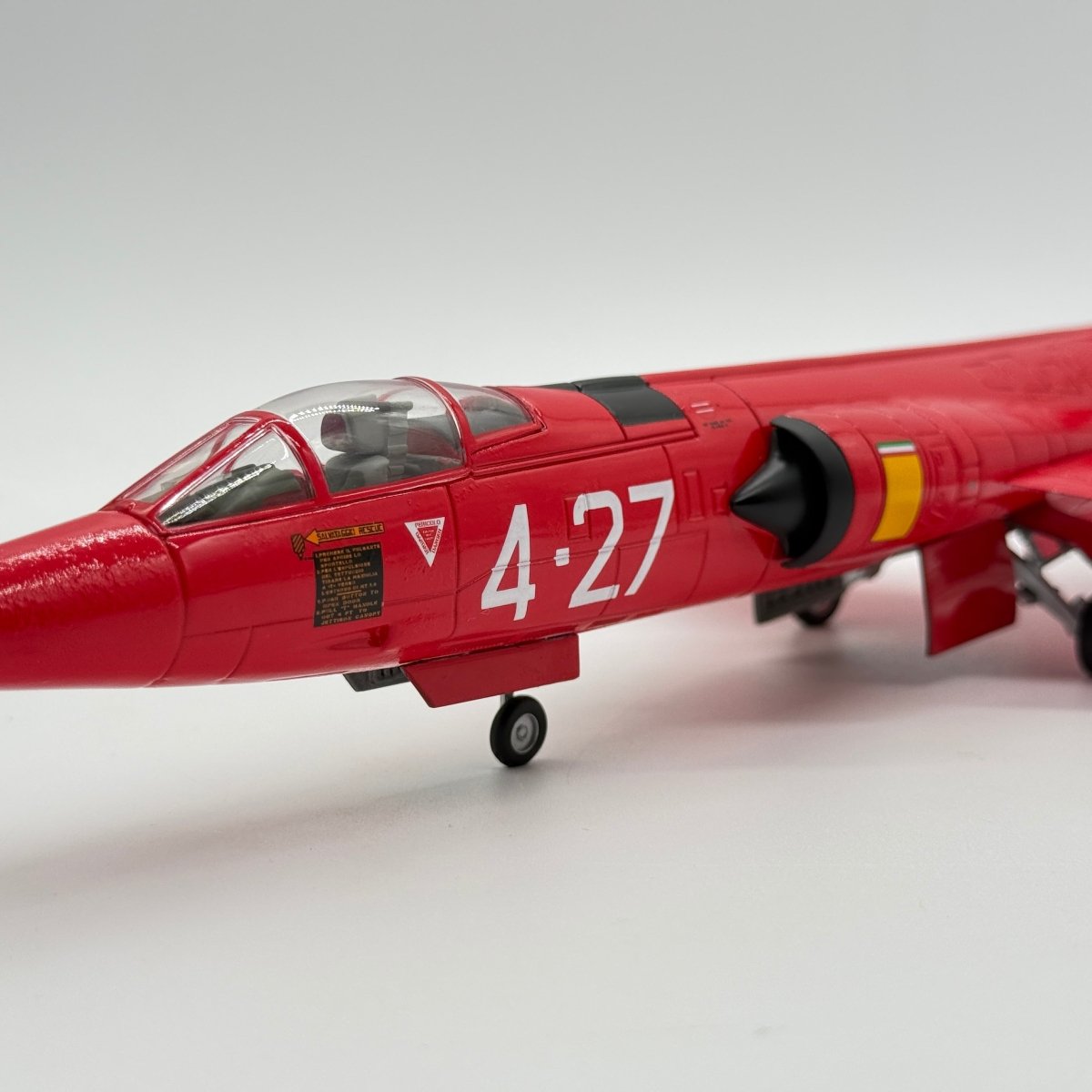 Franklin Mint 98124 1:48 Lockheed F-104G Starfighter Aeronautica Militare 4-27 Ferrari Red Special Scheme - Franklin Mint