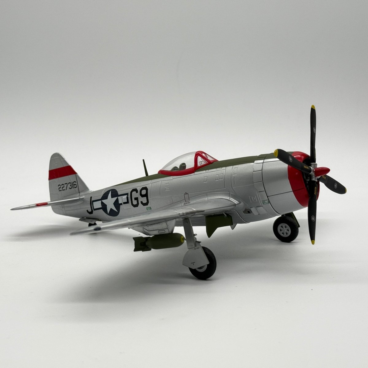 Franklin Mint 98144 1:48 Republic P-47D Thunderbolt Chief Ski-U-Mah II Lt Duane Buholz 509th FS 405th FG WWII - Franklin Mint