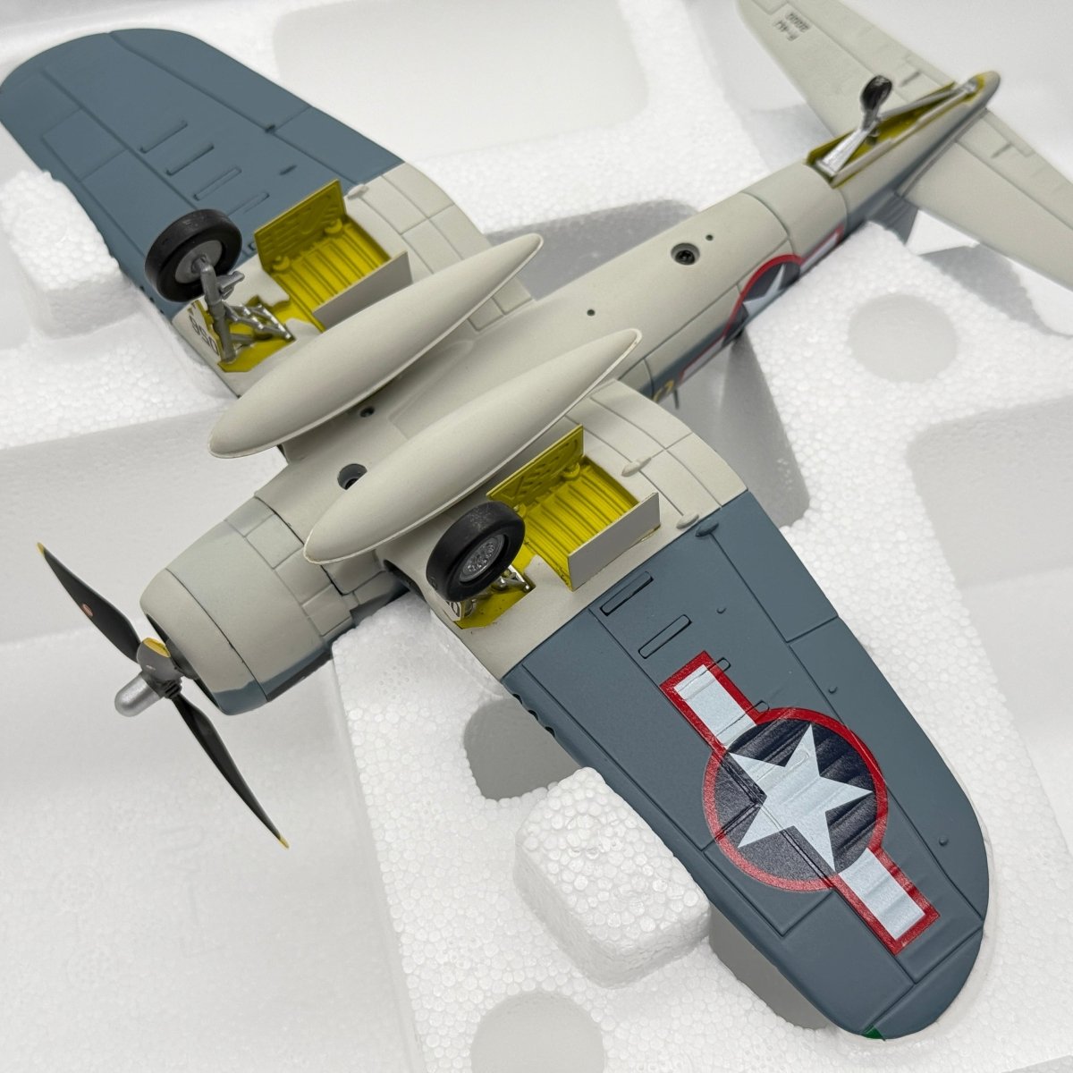 Franklin Mint ART 98091 1:48 FG-1A F4U Corsair Mary USMC VMF-121 056 Francis Pierce Peleliu 1944 - Franklin Mint