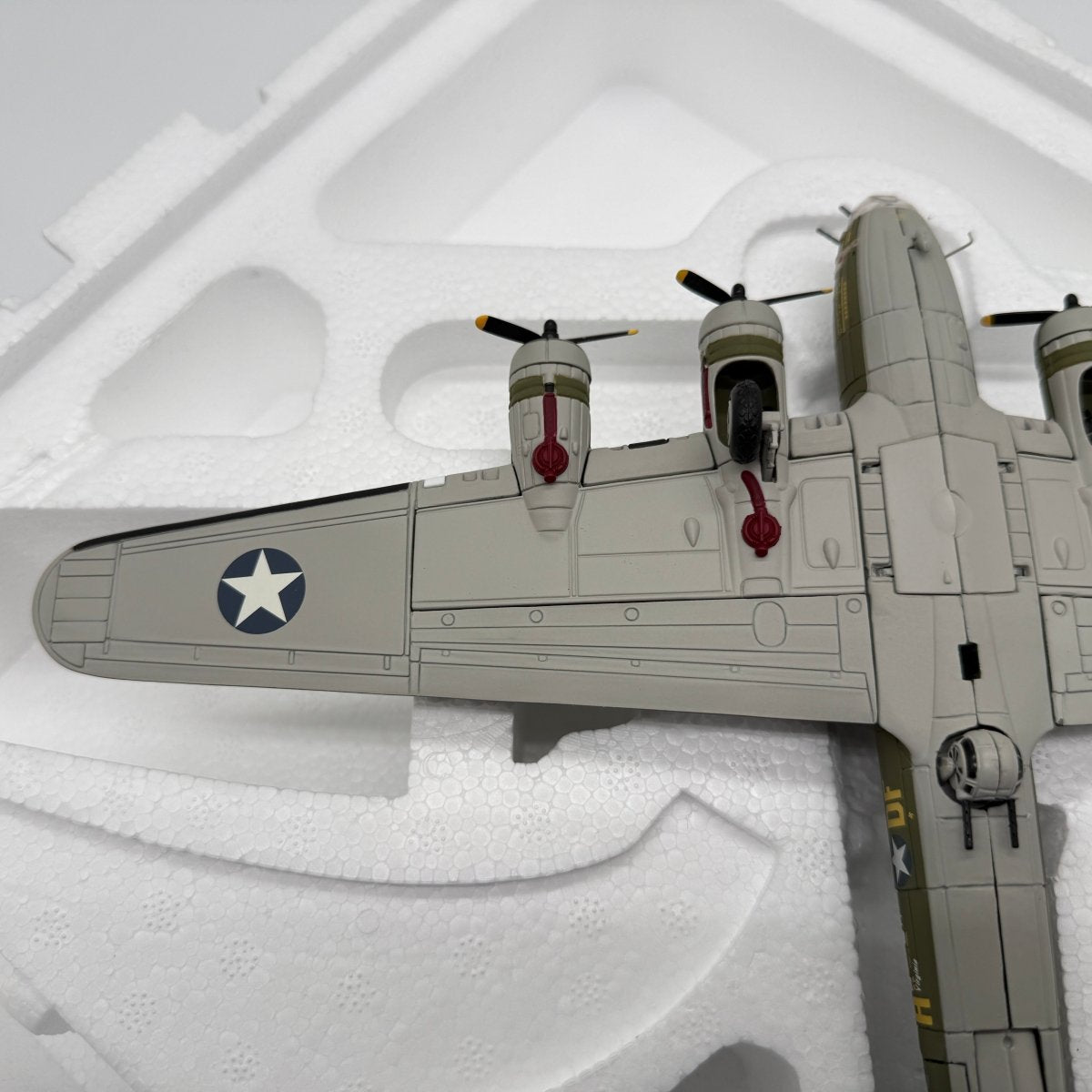 Franklin Mint B11A629 1:96 B - 17F Flying Fortress Memphis Belle Signed Edition - Franklin Mint