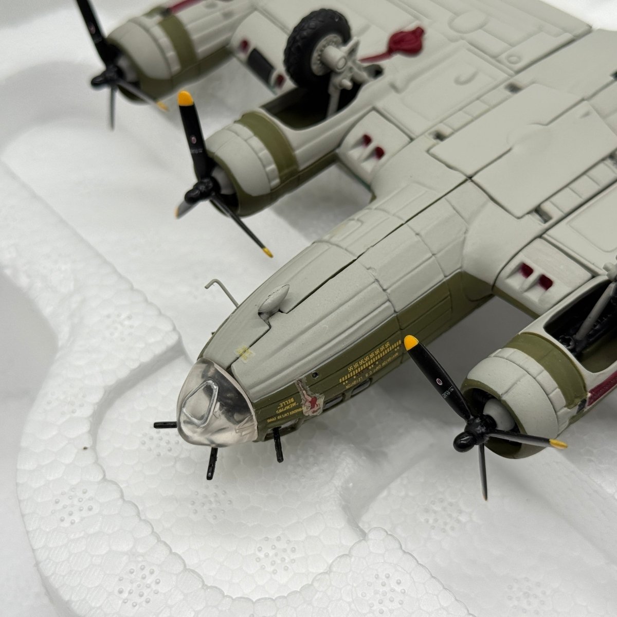 Franklin Mint B11A629 1:96 B - 17F Flying Fortress Memphis Belle Signed Edition - Franklin Mint