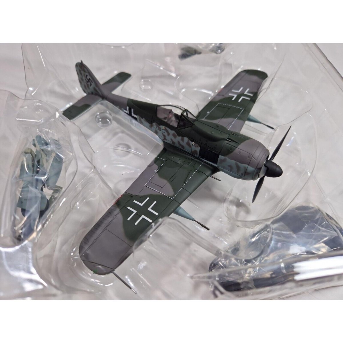 Hobby Master 1:48 FW - 190 F8/R3 Mk103 30mm Luftwaffe Tank Buster HA7406 - Hobby Master