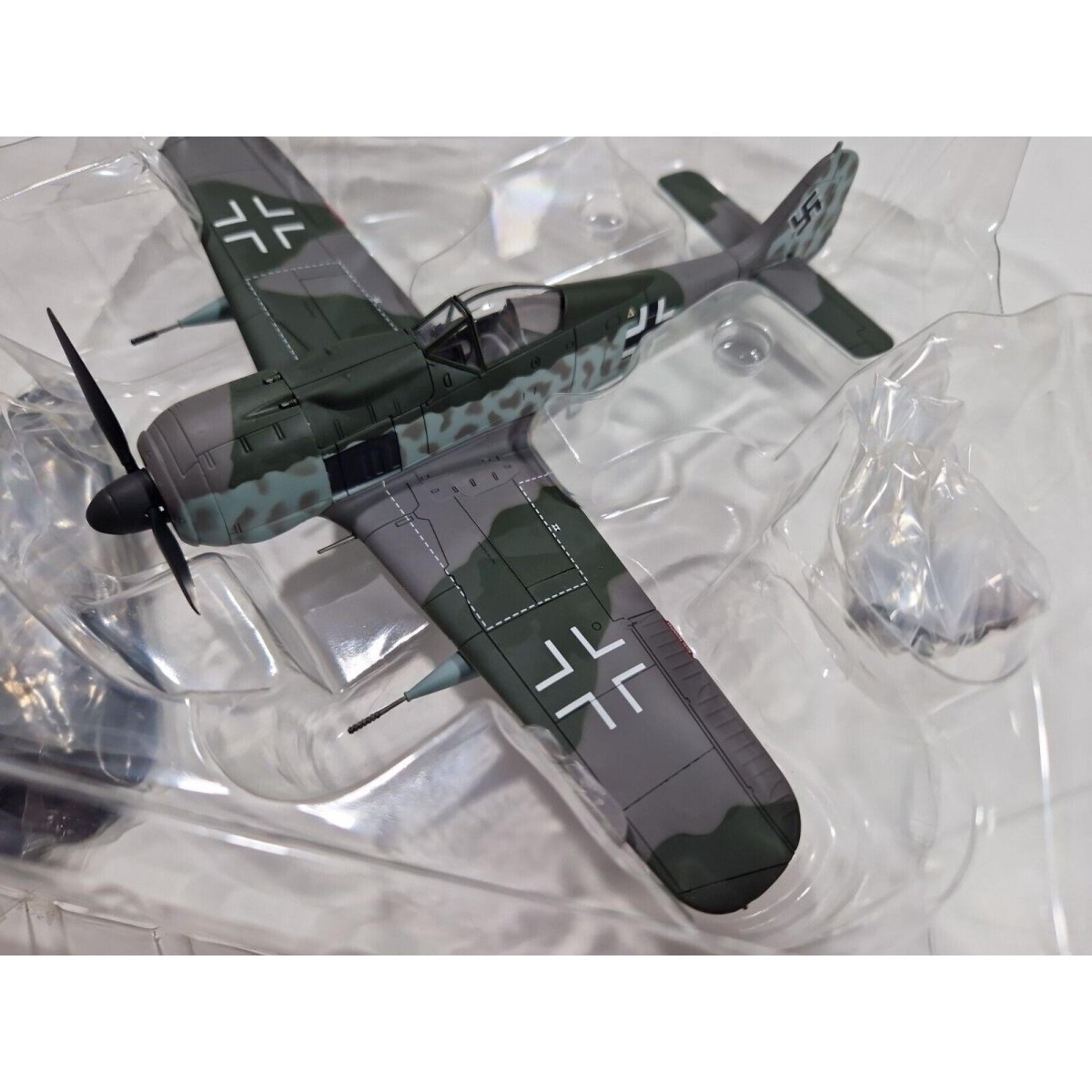 Hobby Master 1:48 FW - 190 F8/R3 Mk103 30mm Luftwaffe Tank Buster HA7406 - Hobby Master