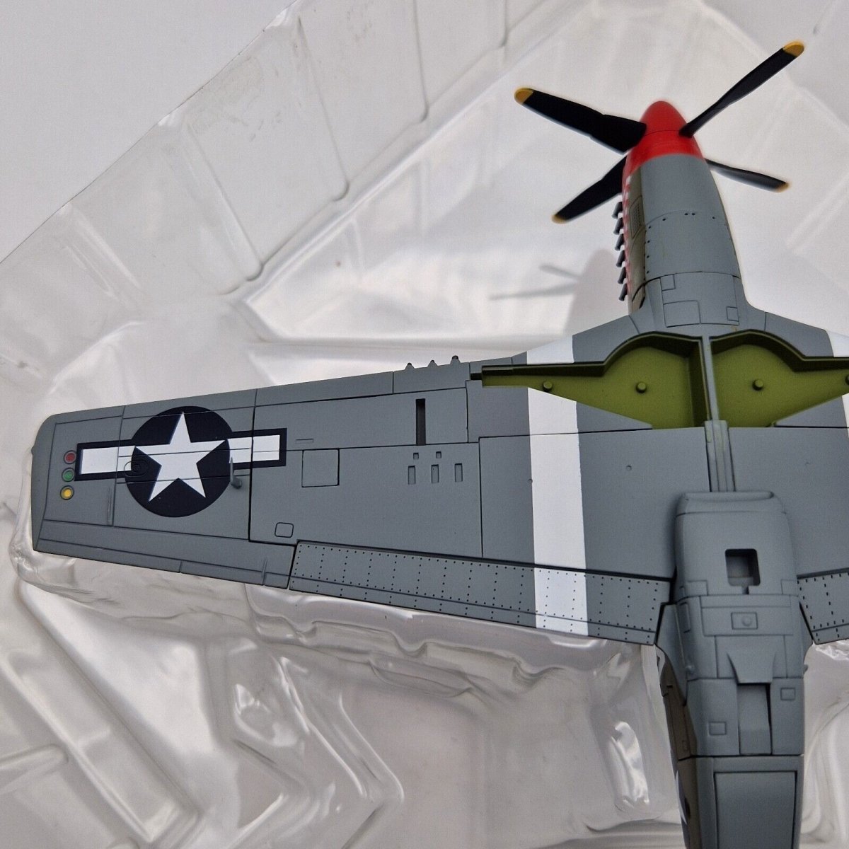 Hobby Master 1:48 P - 51B Mustang “Shangri - La” Don Gentile HA8501 - Hobby Master