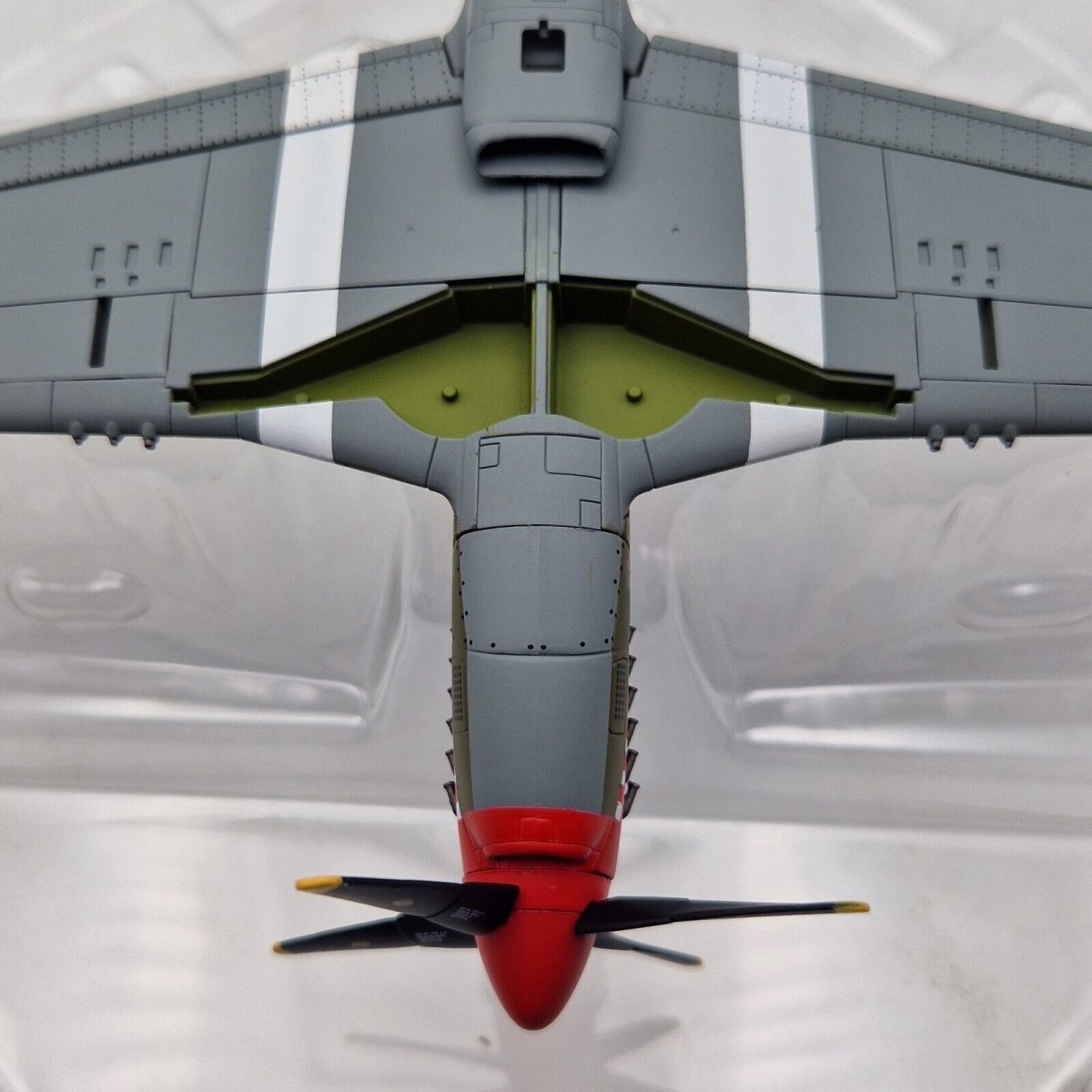 Hobby Master 1:48 P - 51B Mustang “Shangri - La” Don Gentile HA8501 - Hobby Master