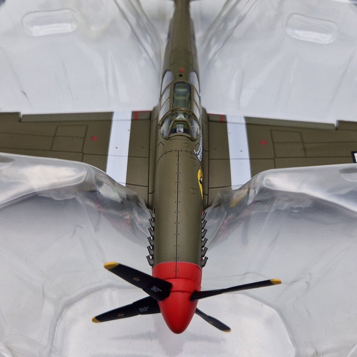 Hobby Master 1:48 P - 51B Mustang “Shangri - La” Don Gentile HA8501 - Hobby Master