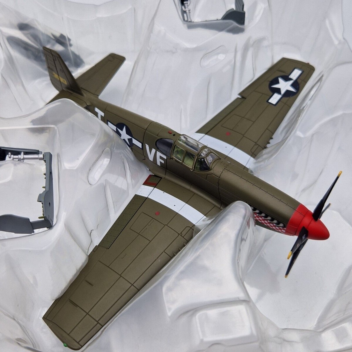 Hobby Master 1:48 P - 51B Mustang “Shangri - La” Don Gentile HA8501 - Hobby Master