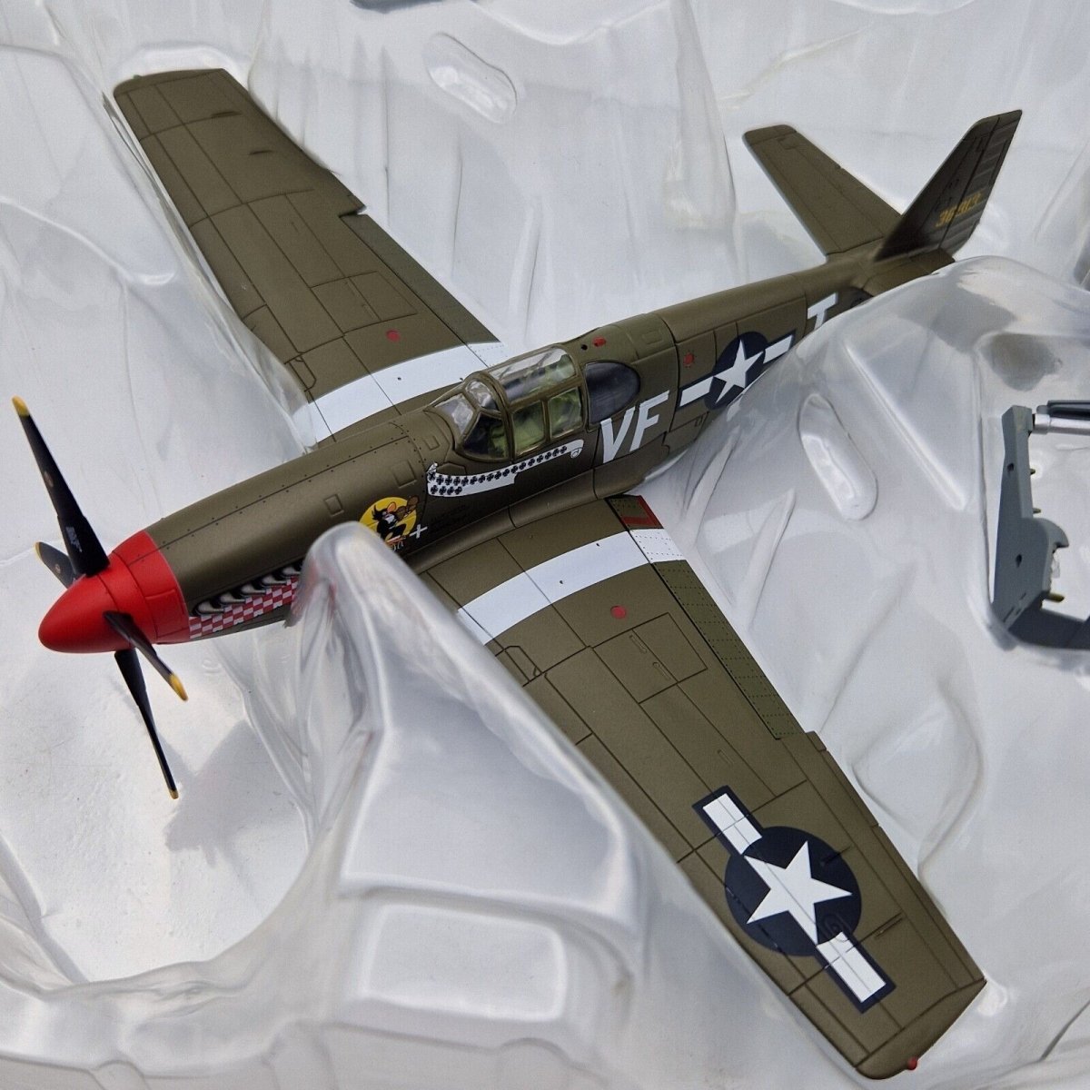 Hobby Master 1:48 P - 51B Mustang “Shangri - La” Don Gentile HA8501 - Hobby Master
