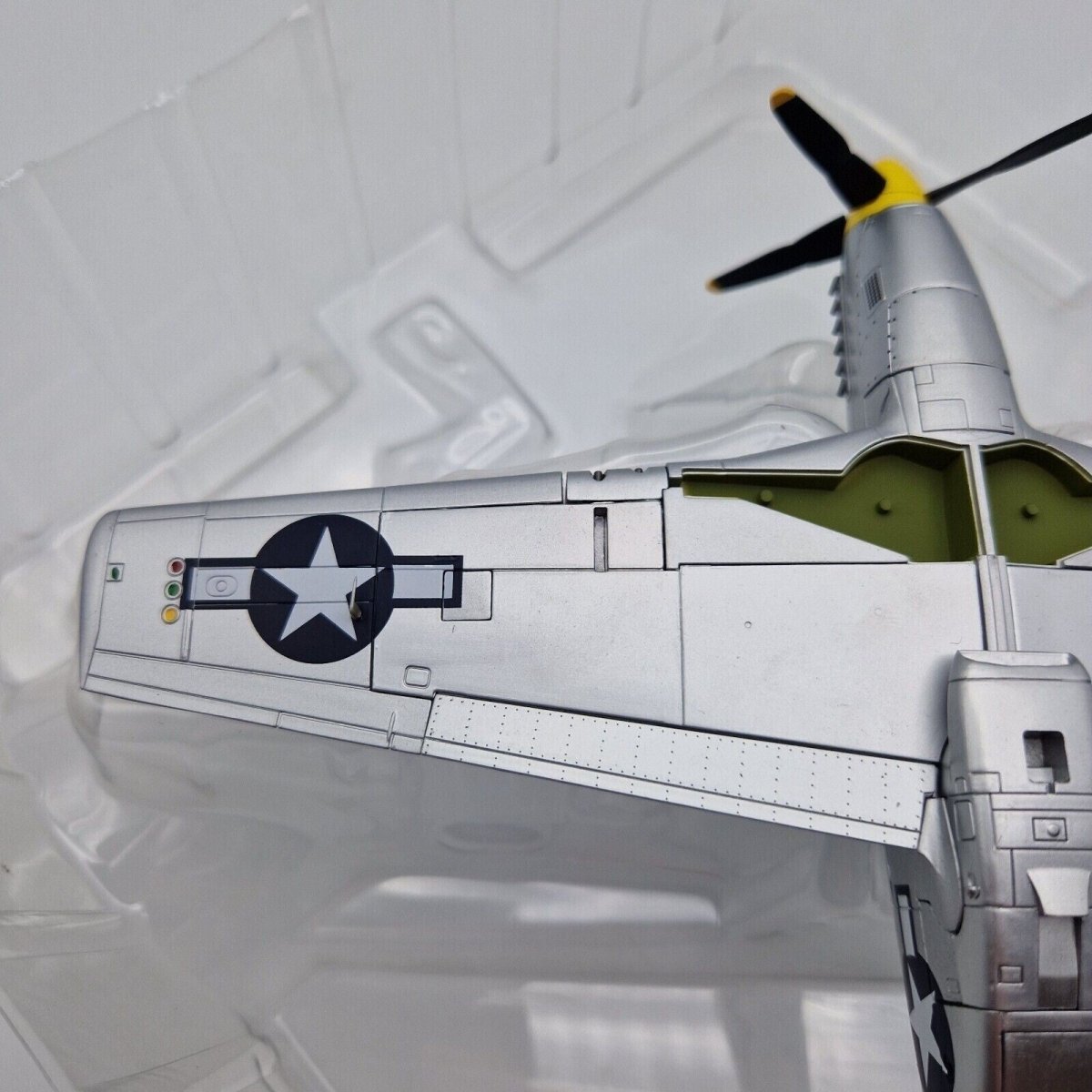 Hobby Master 1:48 P - 51D Mustang Leonard R Reeves 530th FS HA8506 - Hobby Master